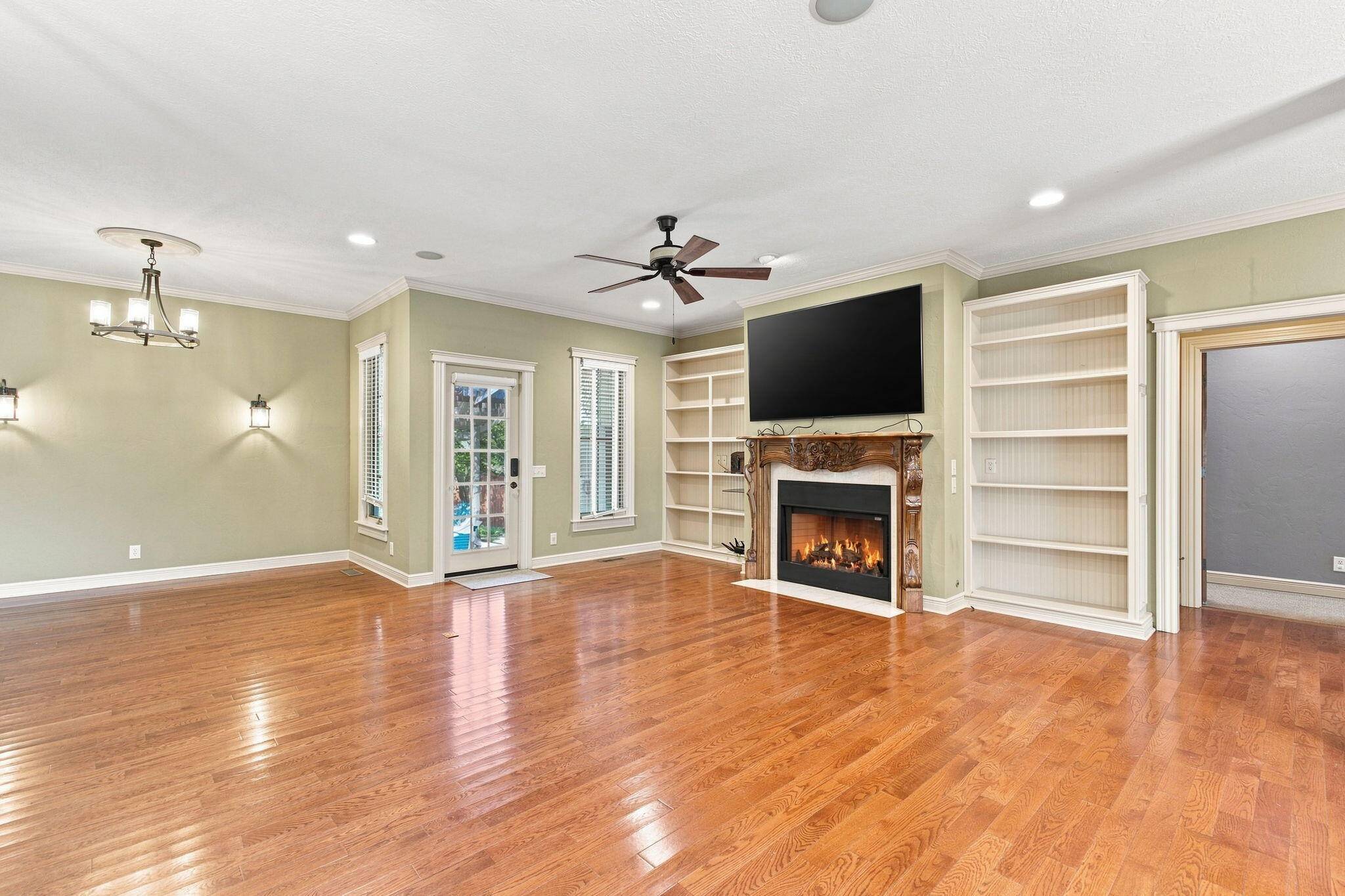 879 E Westchester DR, Springfield, MO 65810