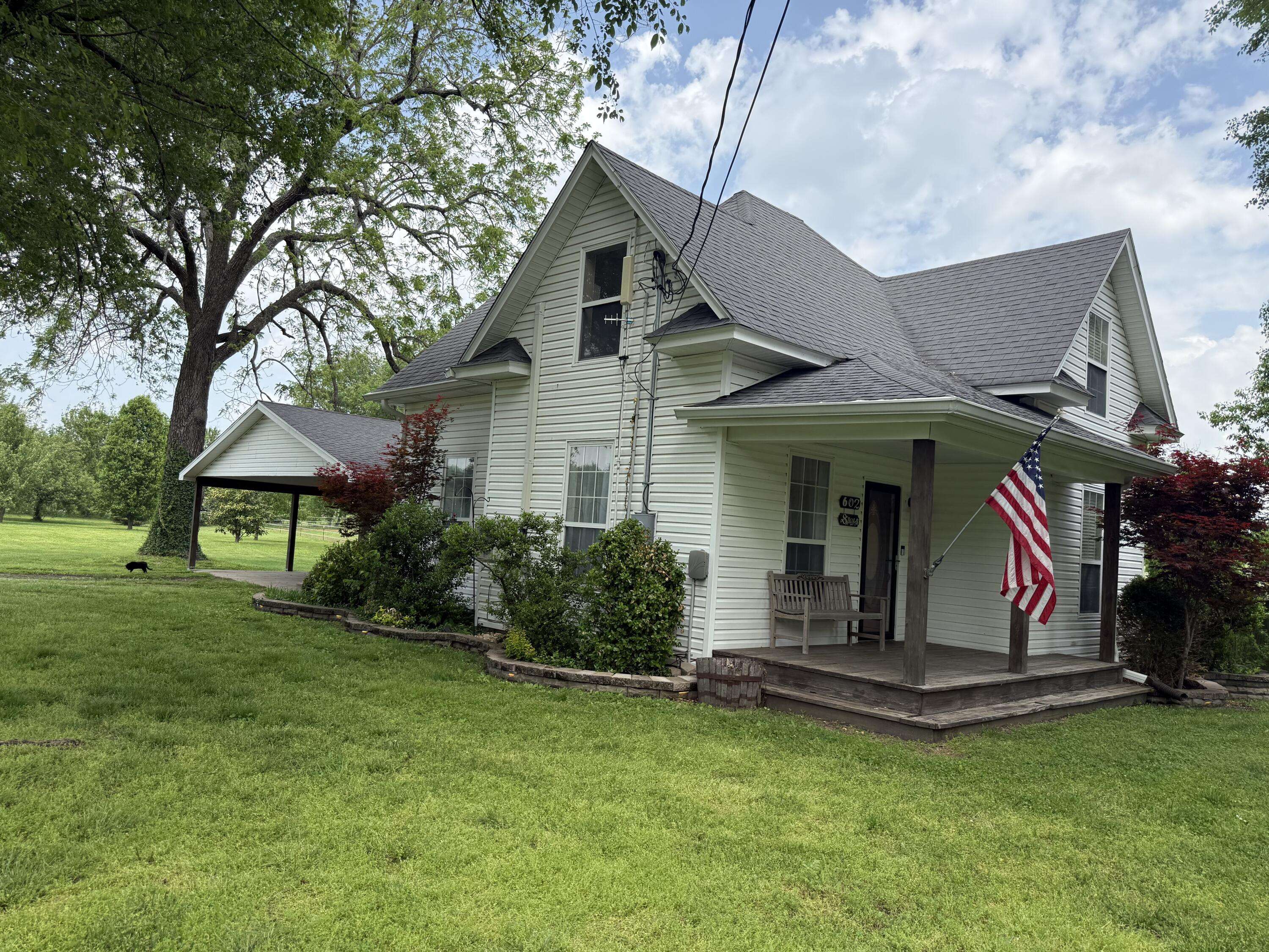 602 E Sanders ST, Miller, MO 65707