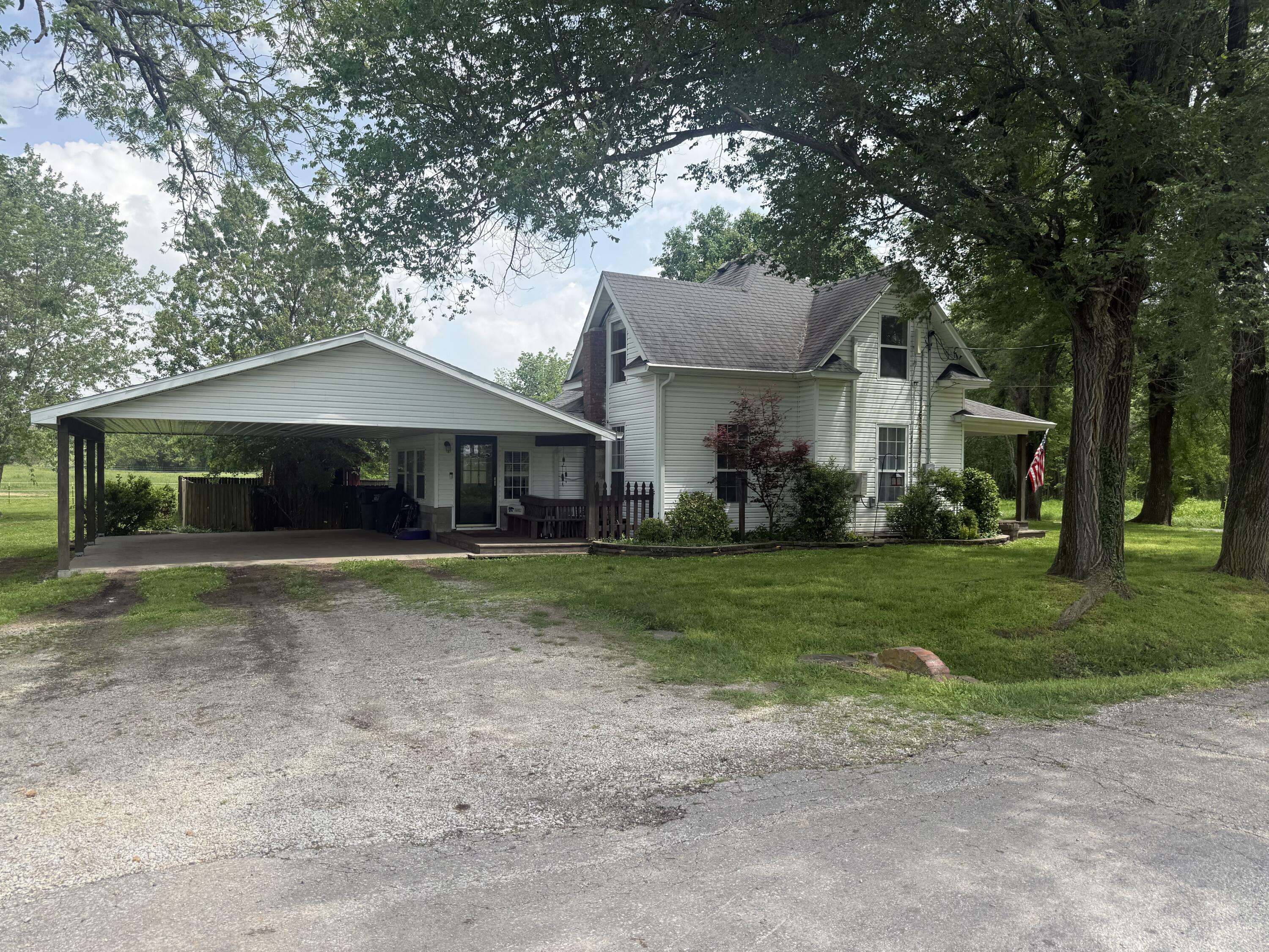 602 E Sanders ST, Miller, MO 65707