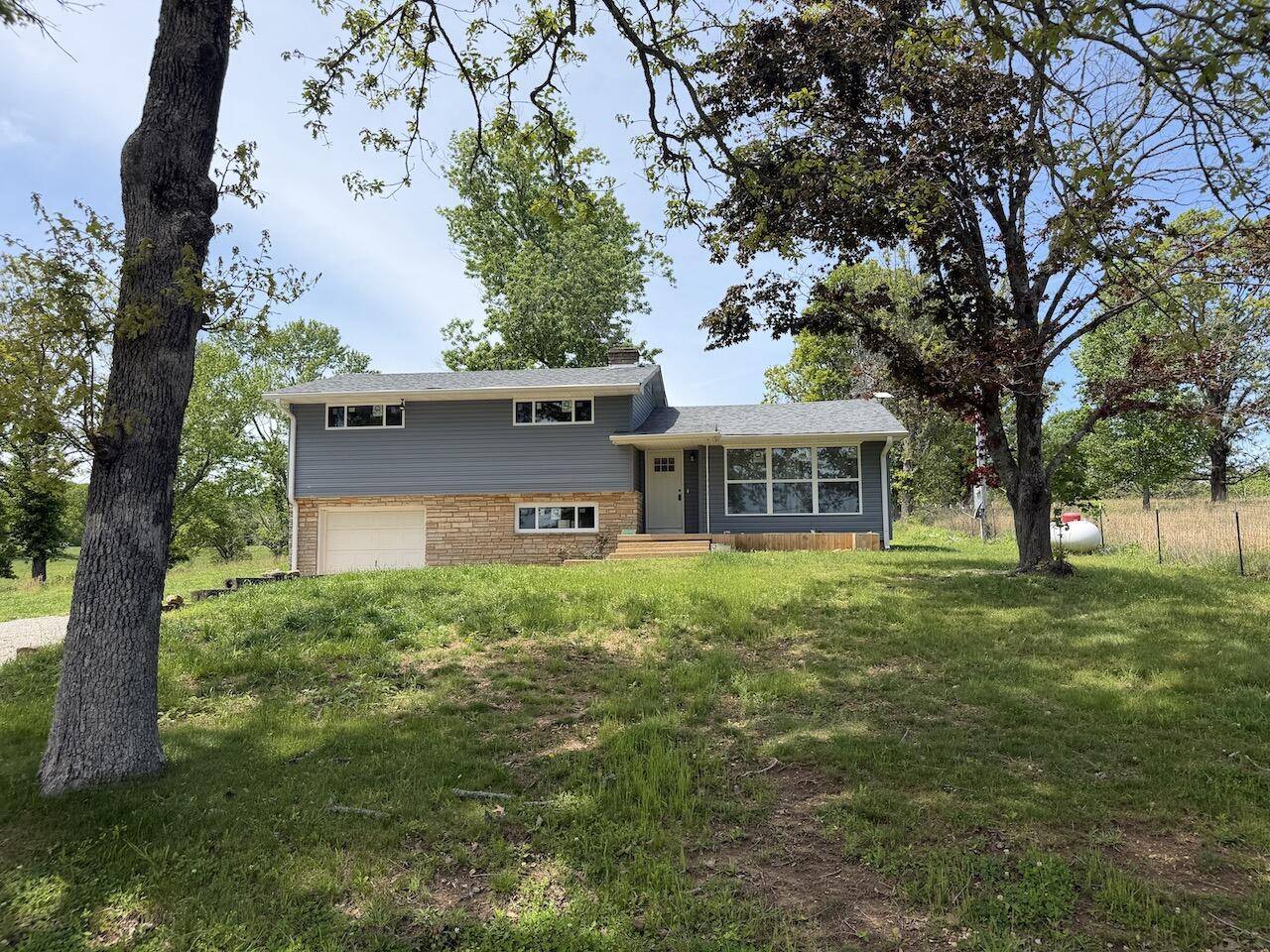 1113 N Walnut ST, Willow Springs, MO 65793