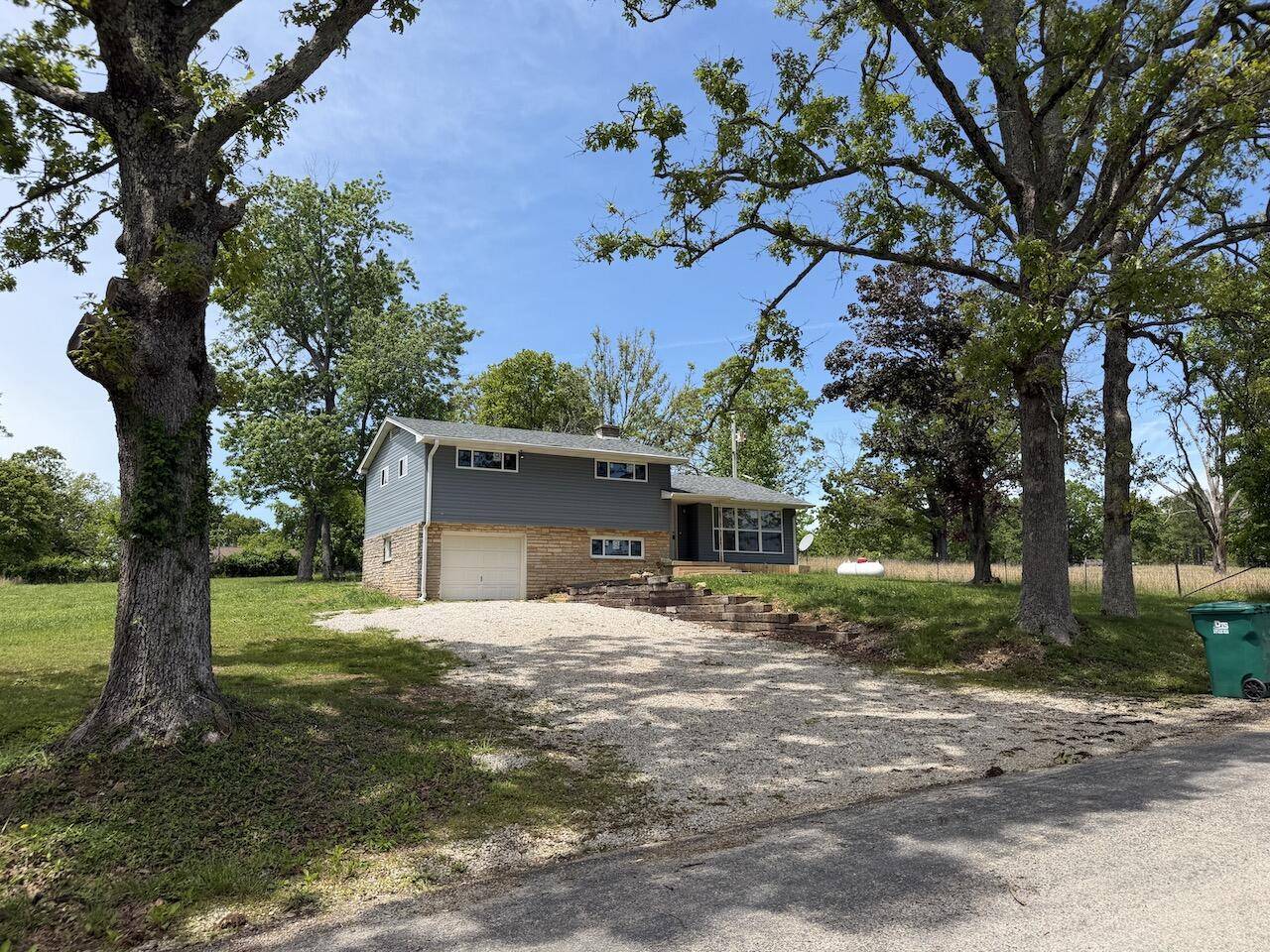 1113 N Walnut ST, Willow Springs, MO 65793