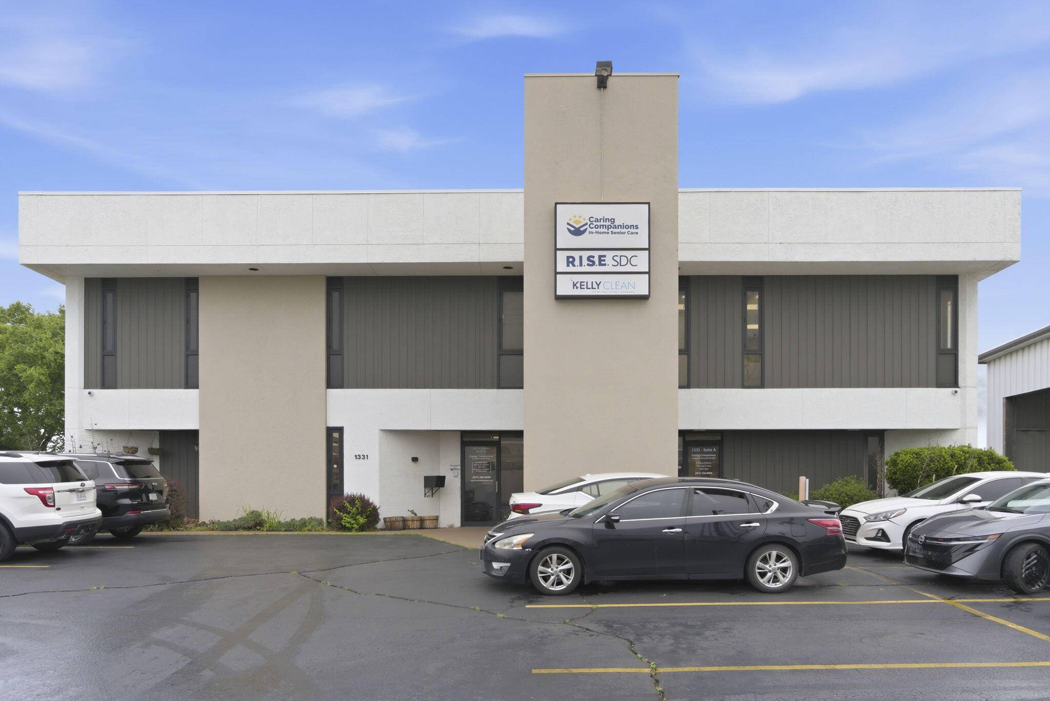 1331 N Stewart AVE, Springfield, MO 65802