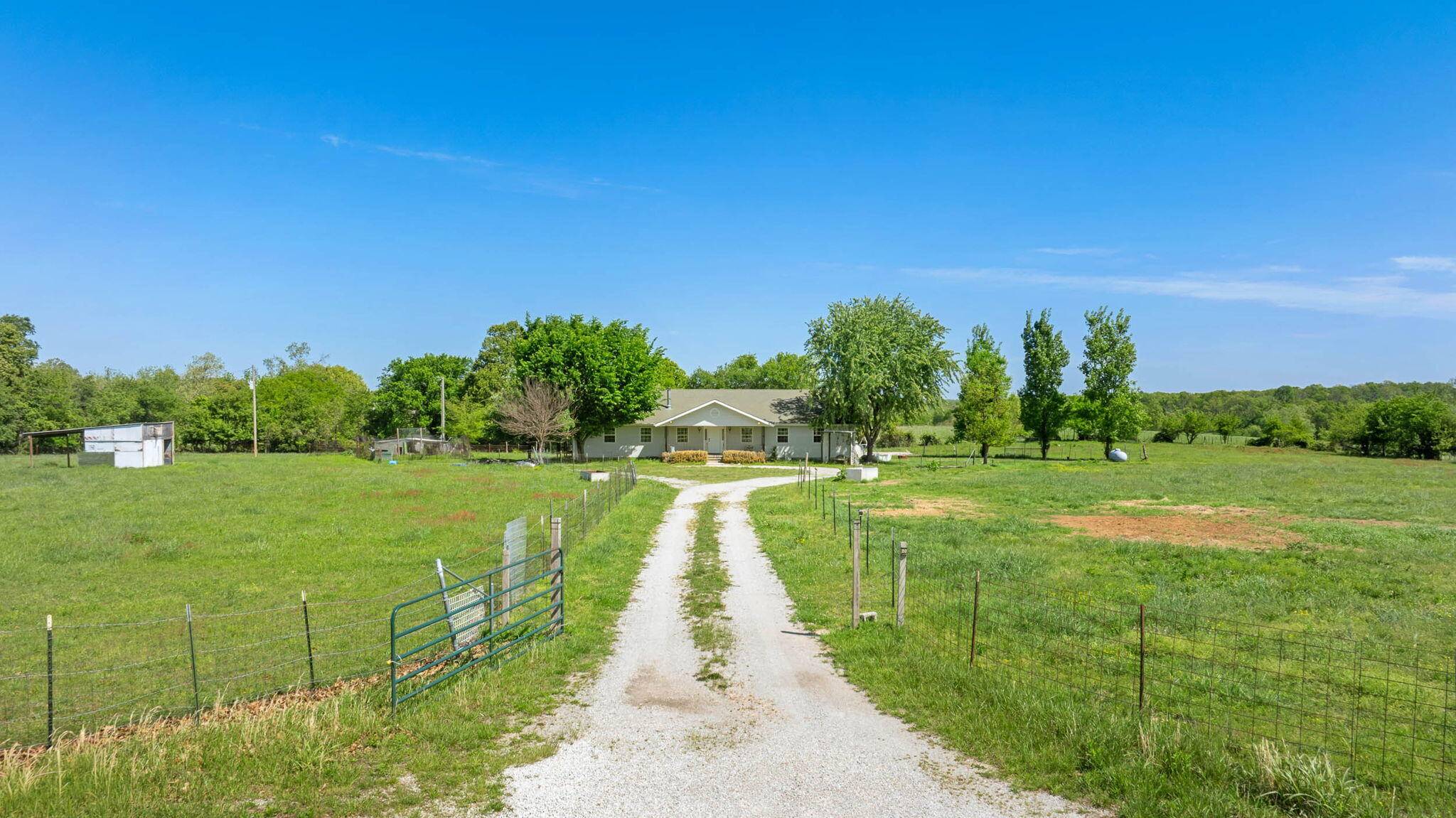 727 Banner RD, Goodman, MO 64843