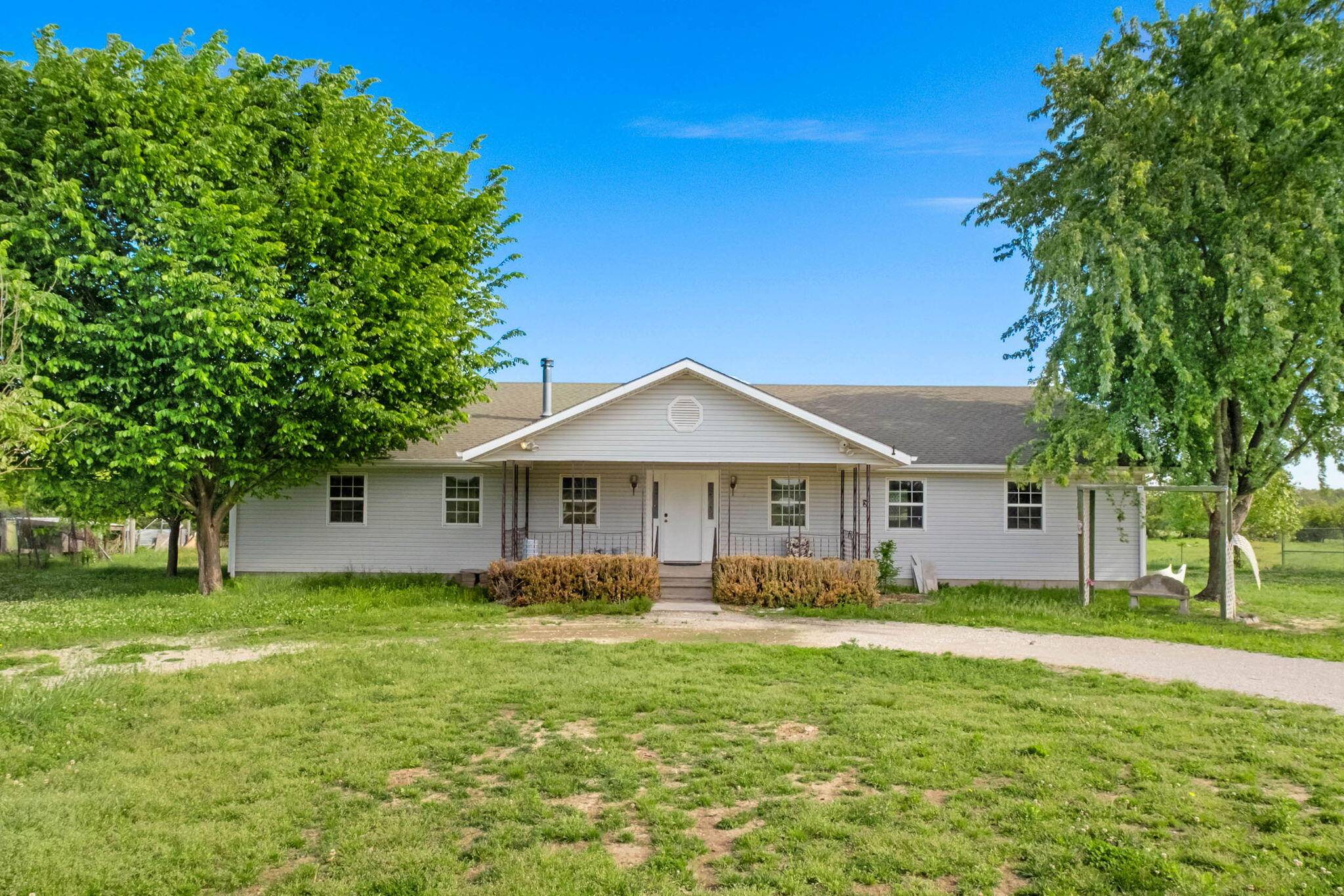 727 Banner RD, Goodman, MO 64843