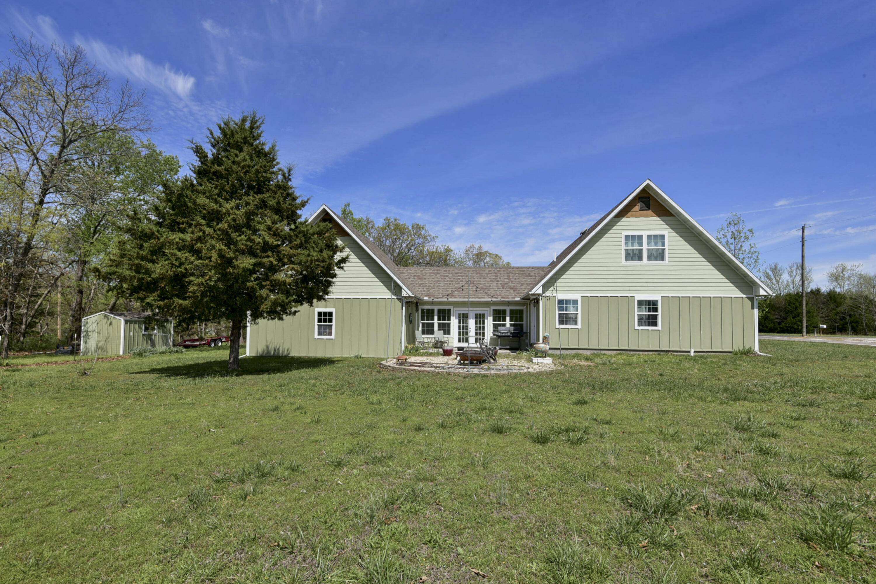 22419 Trout ST, Golden, MO 65658