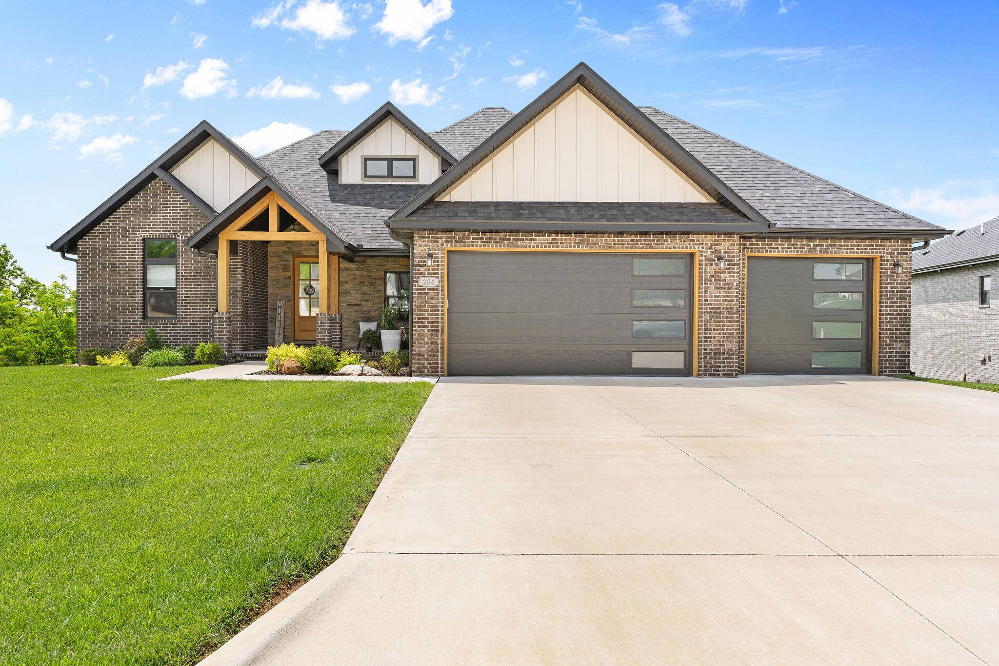 204 N Blarney CT, Nixa, MO 65714