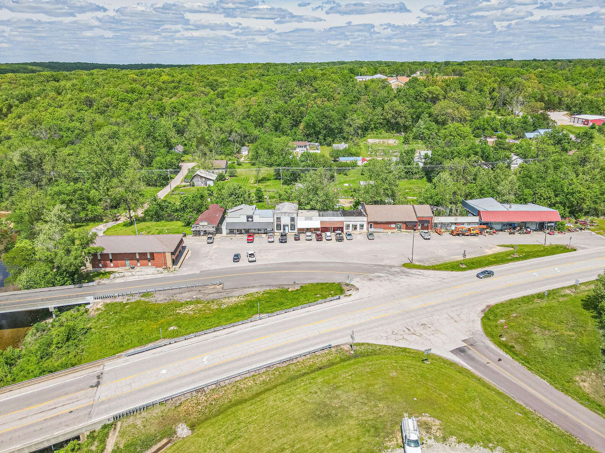 13075 U.S. 54, Mack's Creek, MO 65786