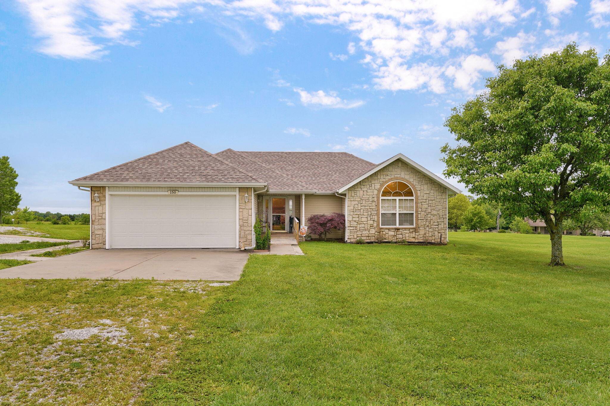 150 Shelbrae LN, Clever, MO 65631