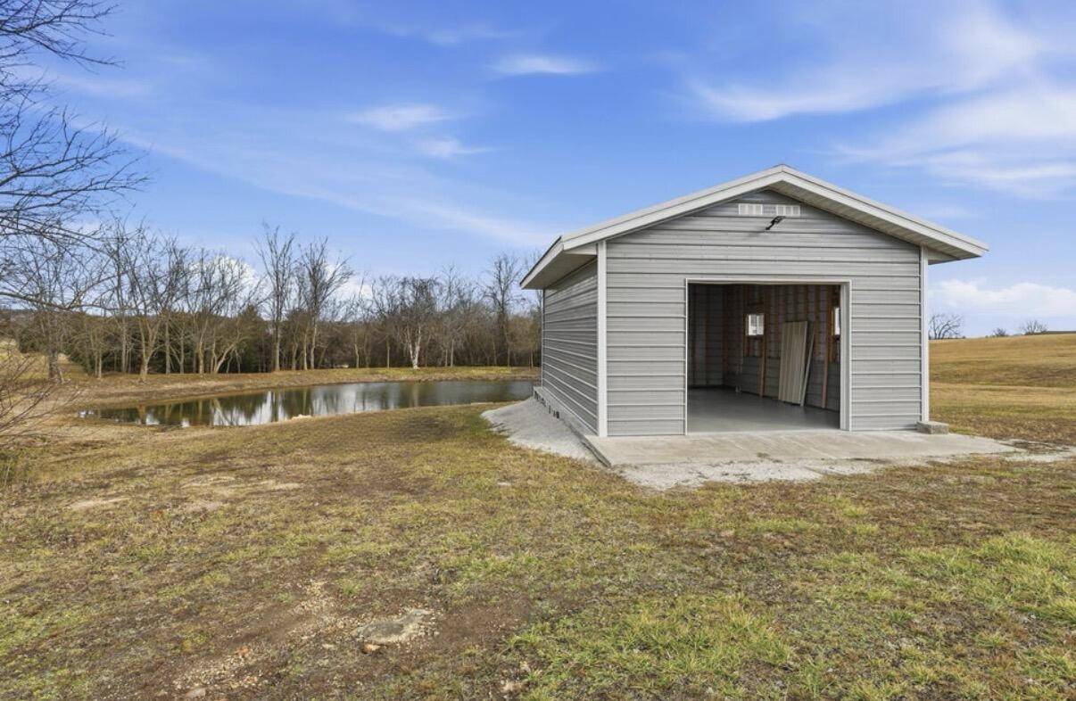 1645 E 512th RD, Bolivar, MO 65613