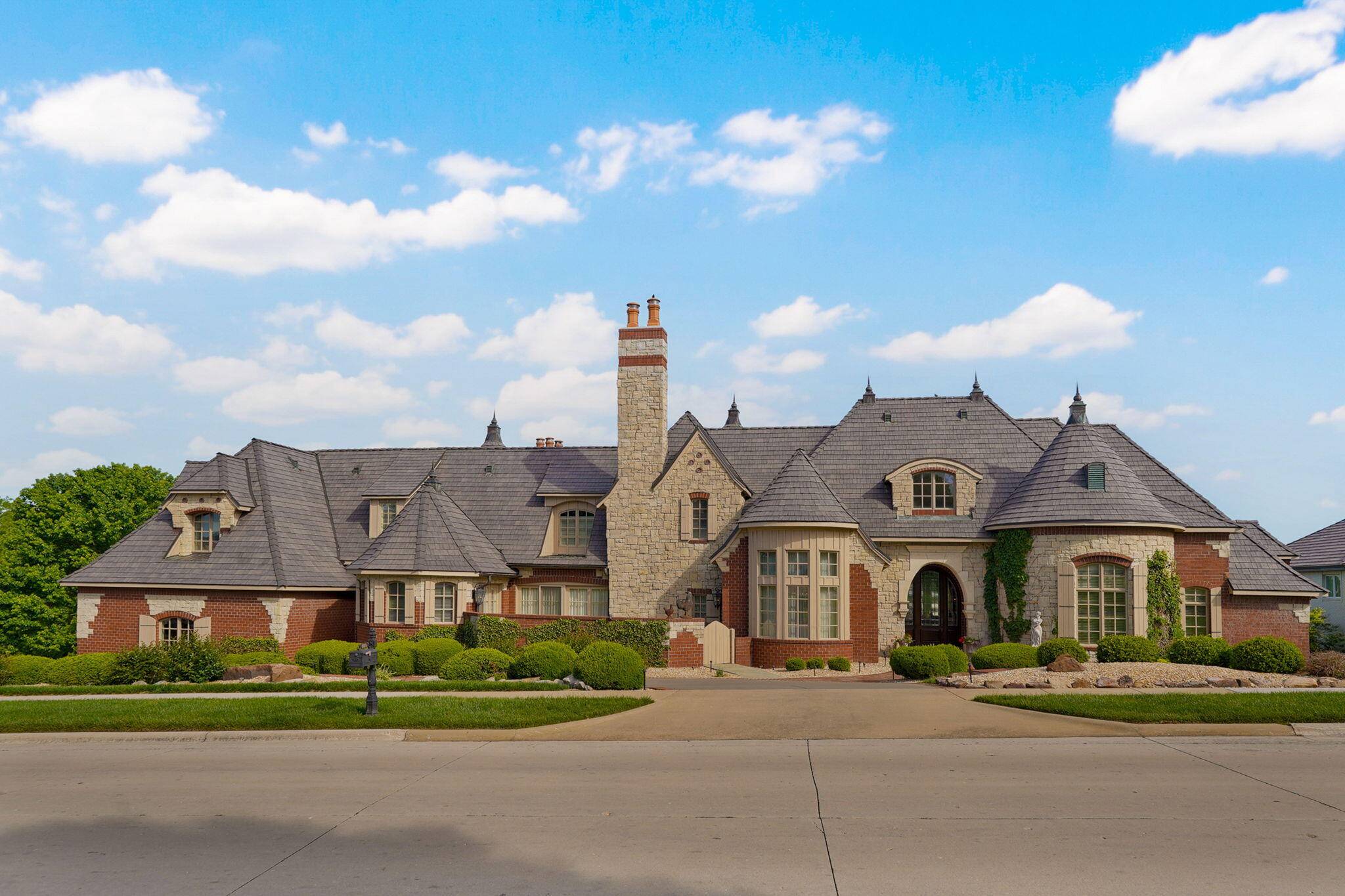 3865 E Eaglescliffe DR, Springfield, MO 65809