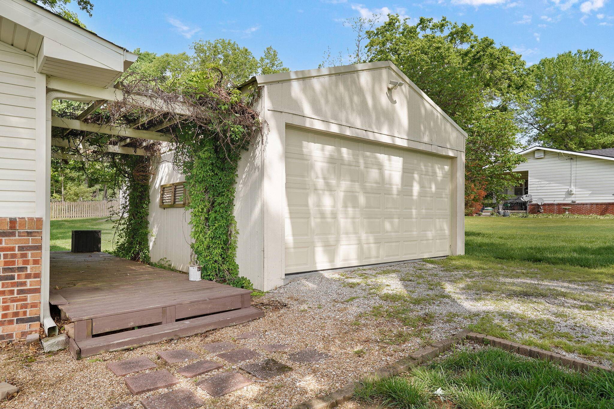 711 N 13th ST, Ozark, MO 65721