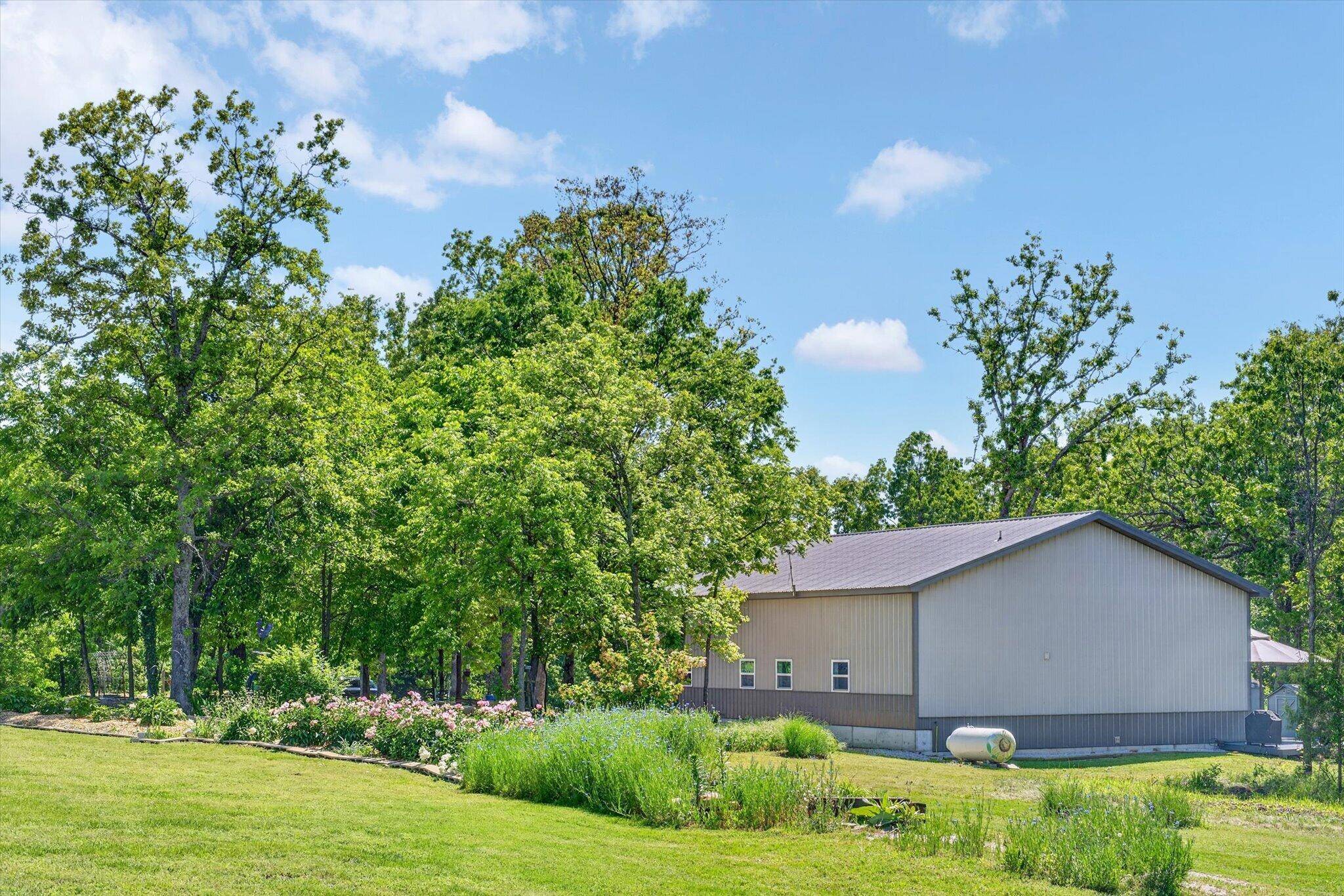 8294 W Veterans BLVD, Clever, MO 65631