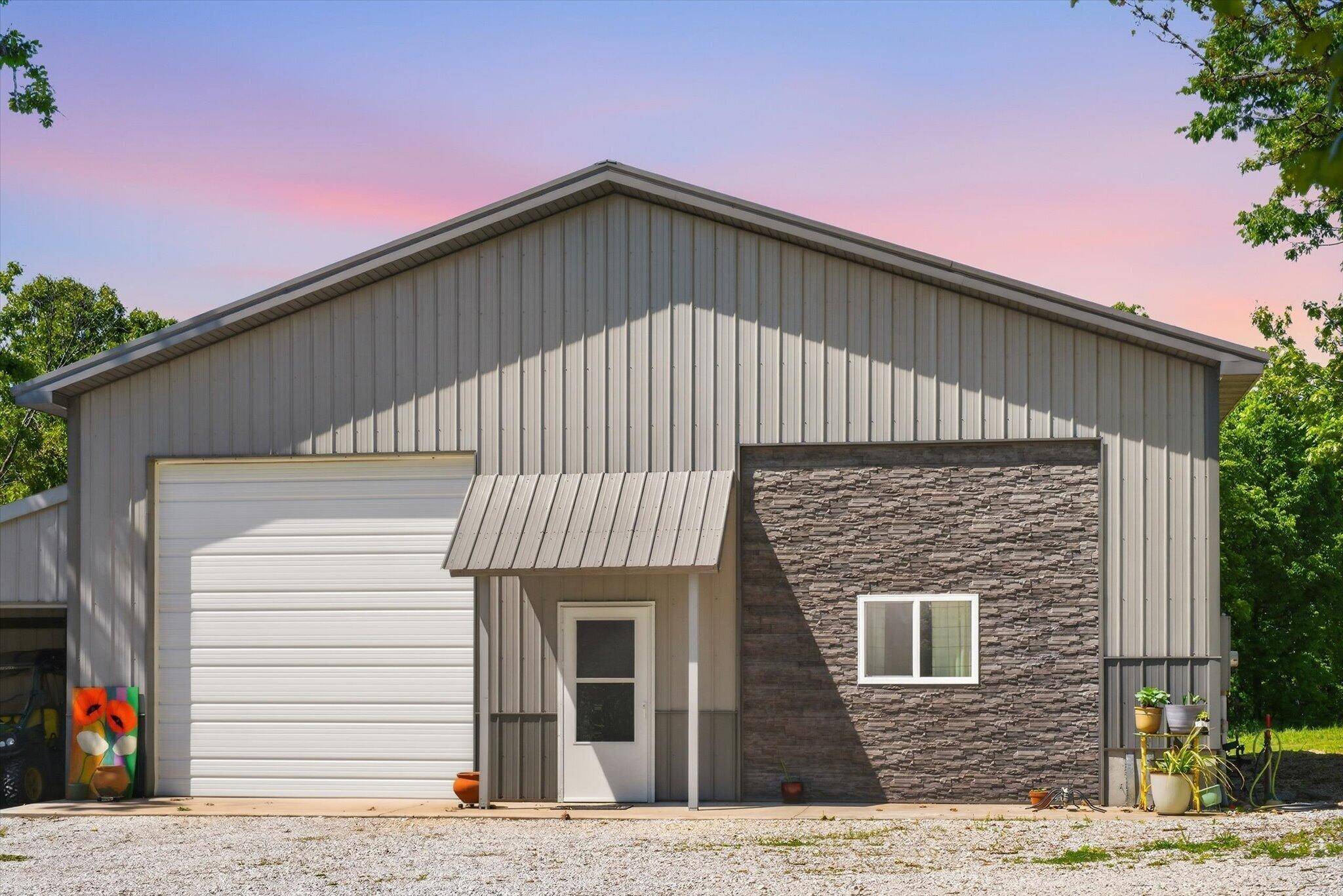 8294 W Veterans BLVD, Clever, MO 65631