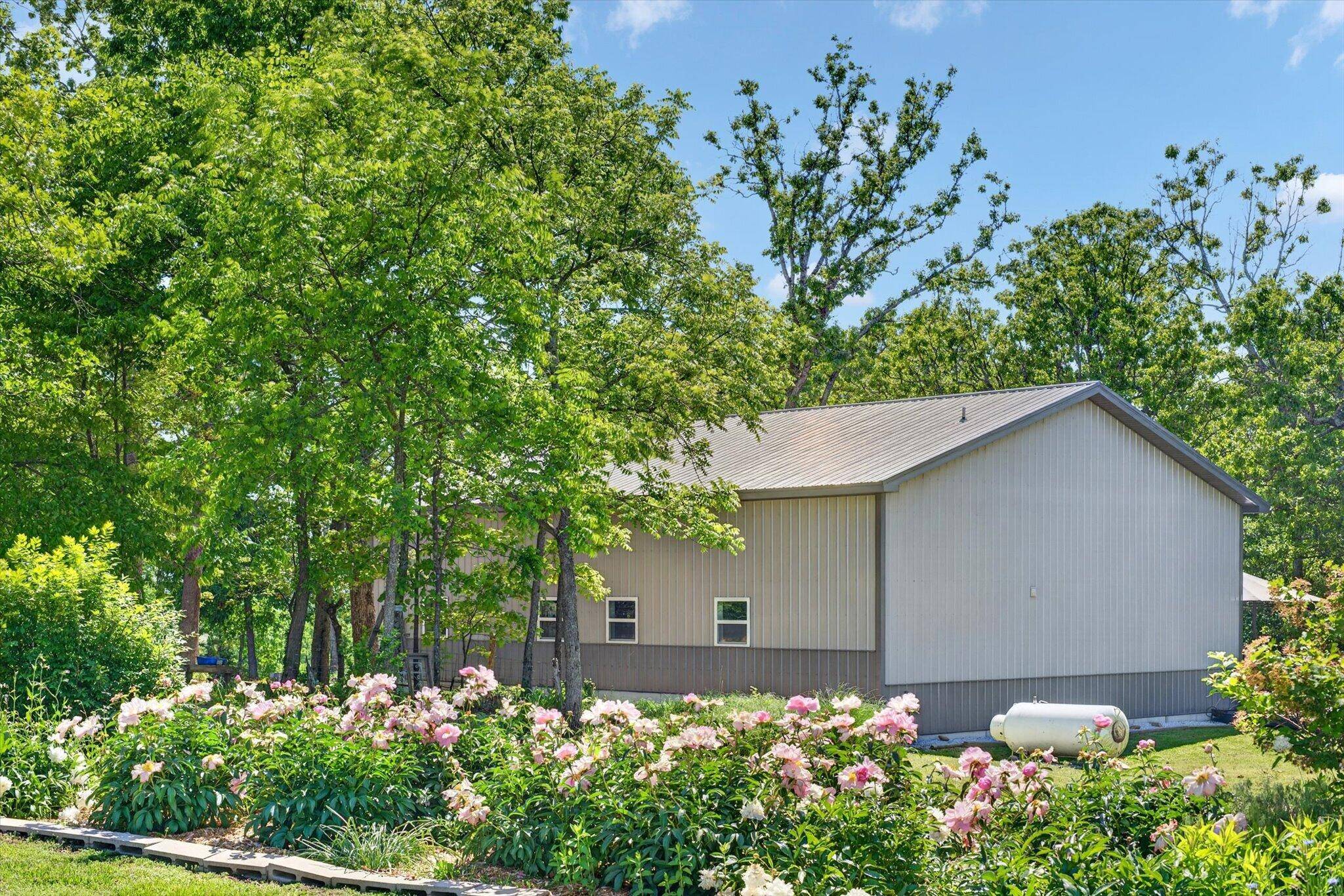 8294 W Veterans BLVD, Clever, MO 65631