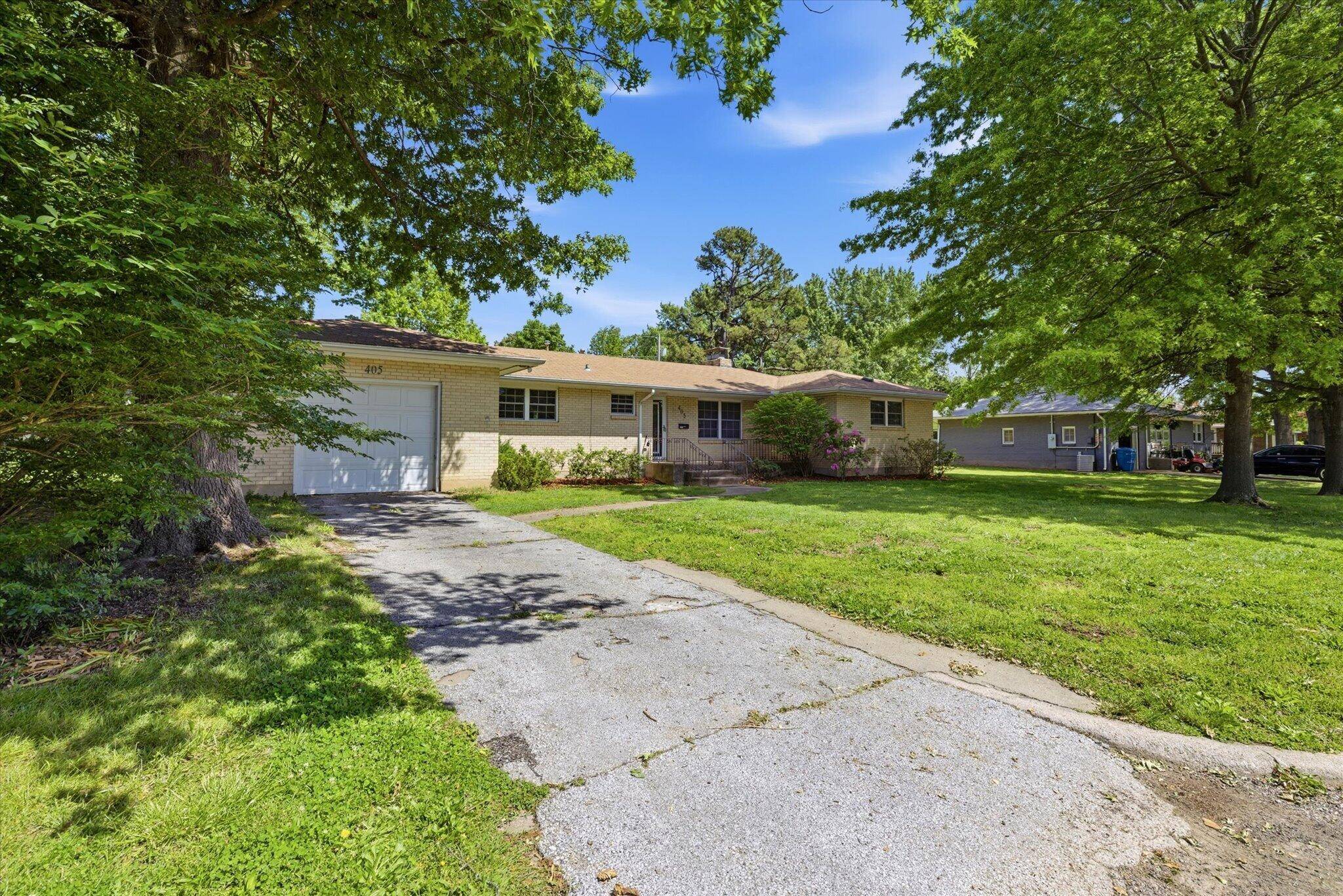 405 Grand ST, Monett, MO 65708