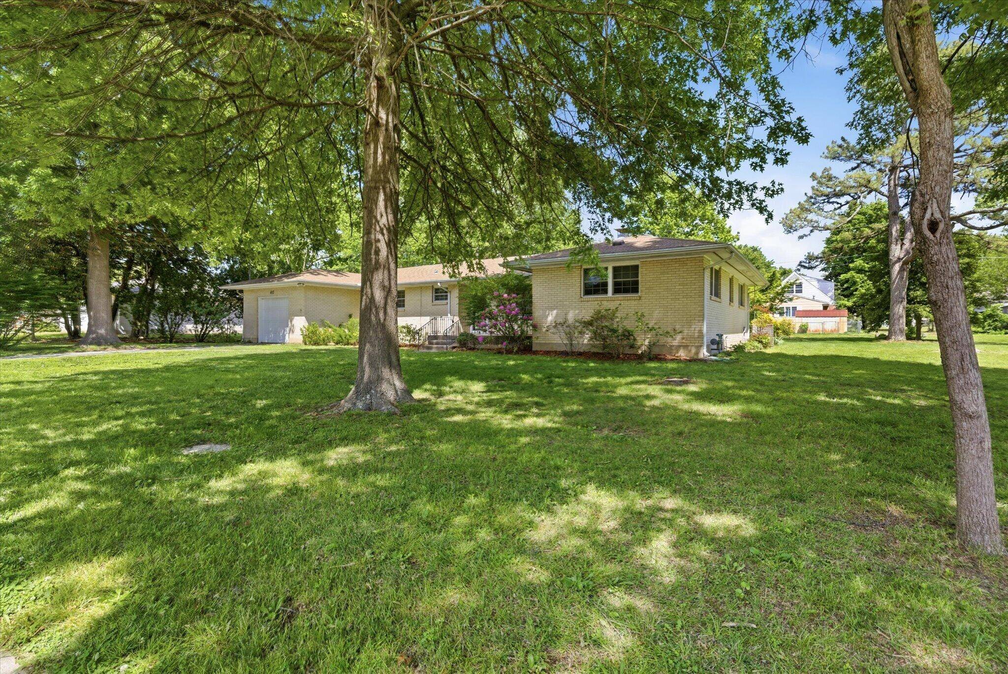 405 Grand ST, Monett, MO 65708