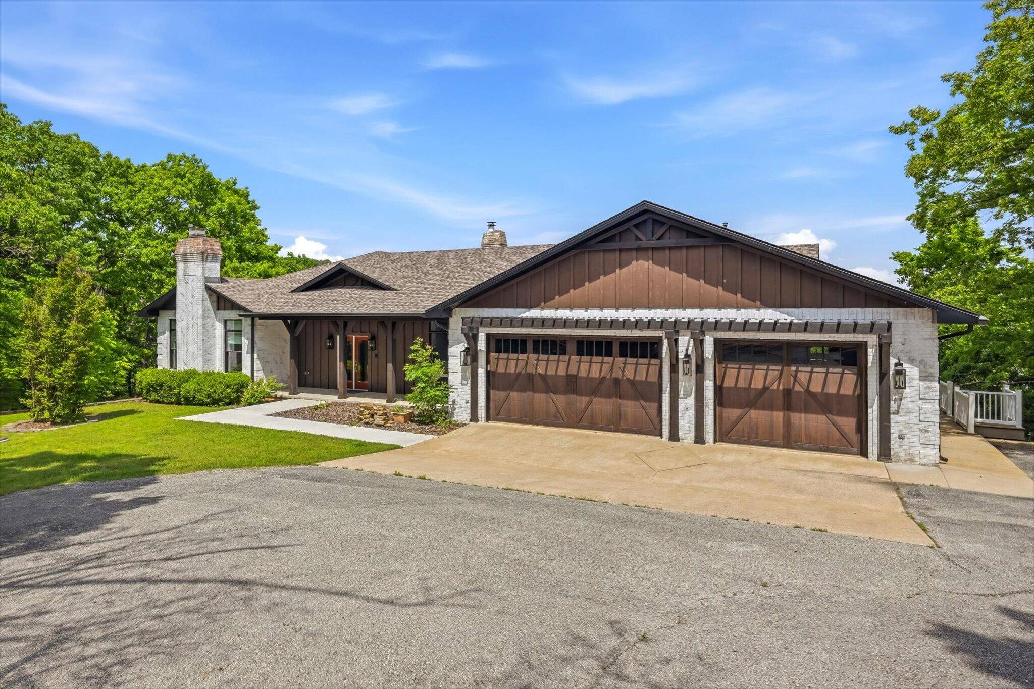 124 Sunrise Cove LN, Lampe, MO 65681