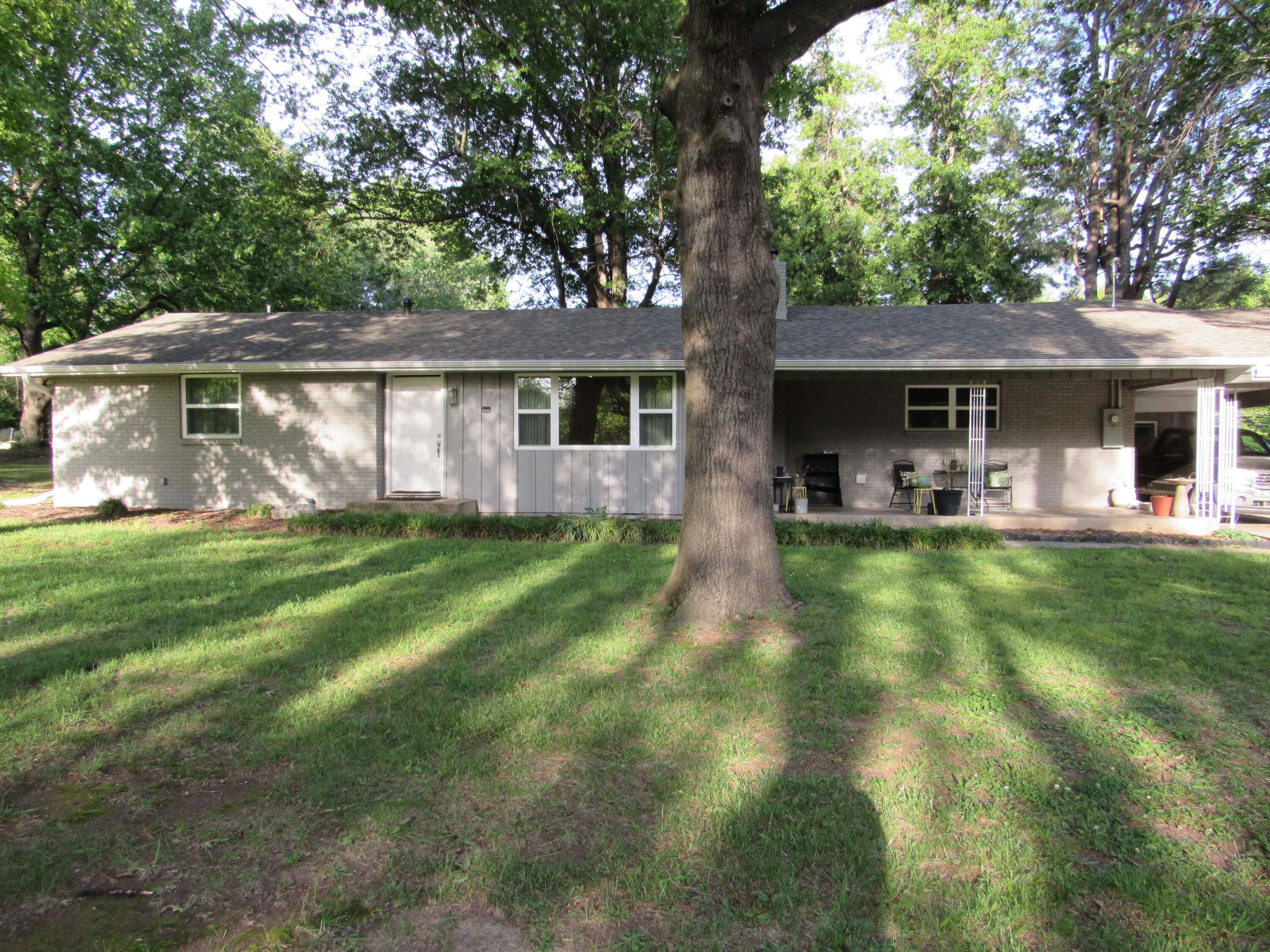 1101 13th ST, Monett, MO 65708