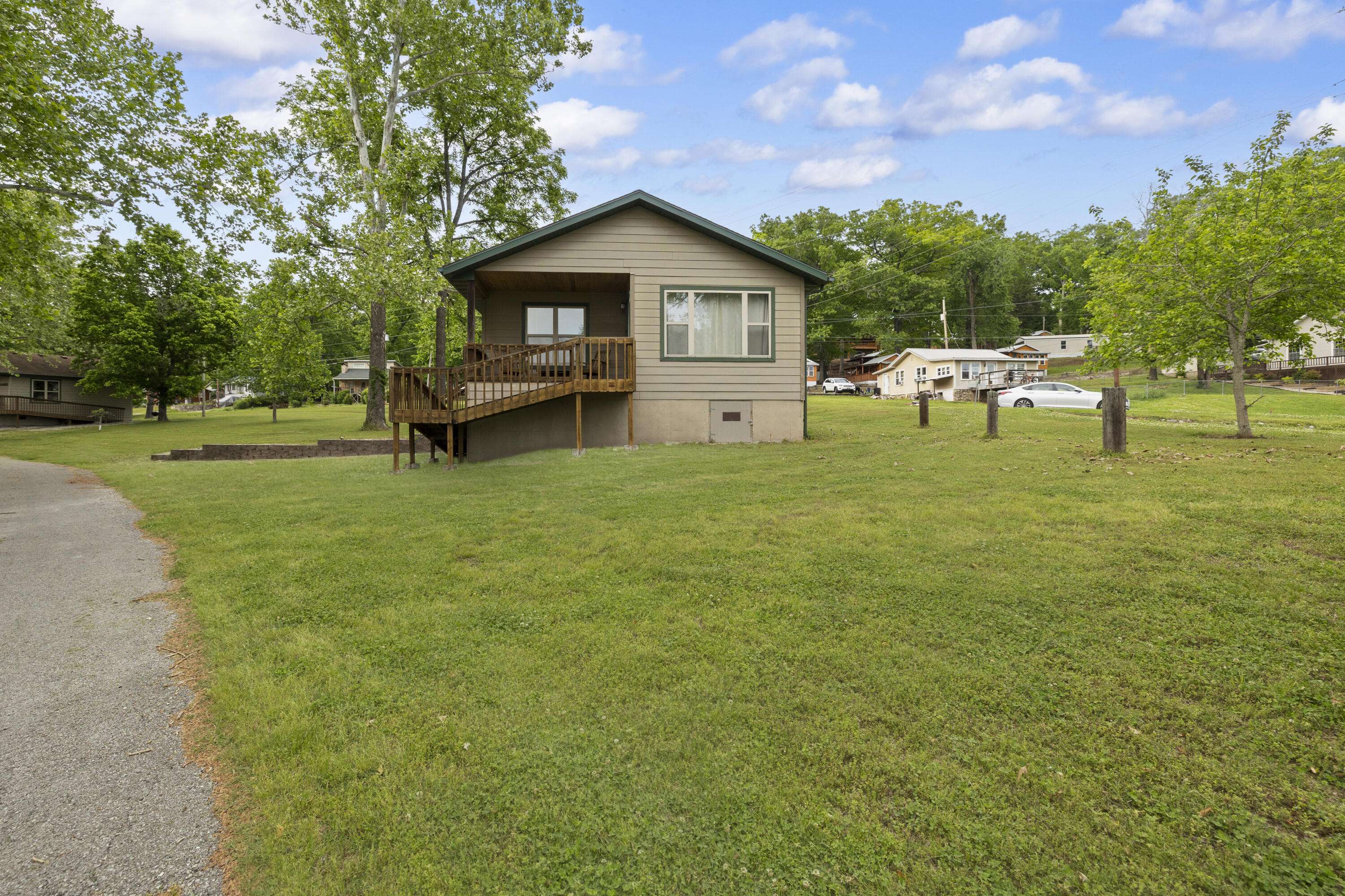195 Edgewater CIR, Forsyth, MO 65653