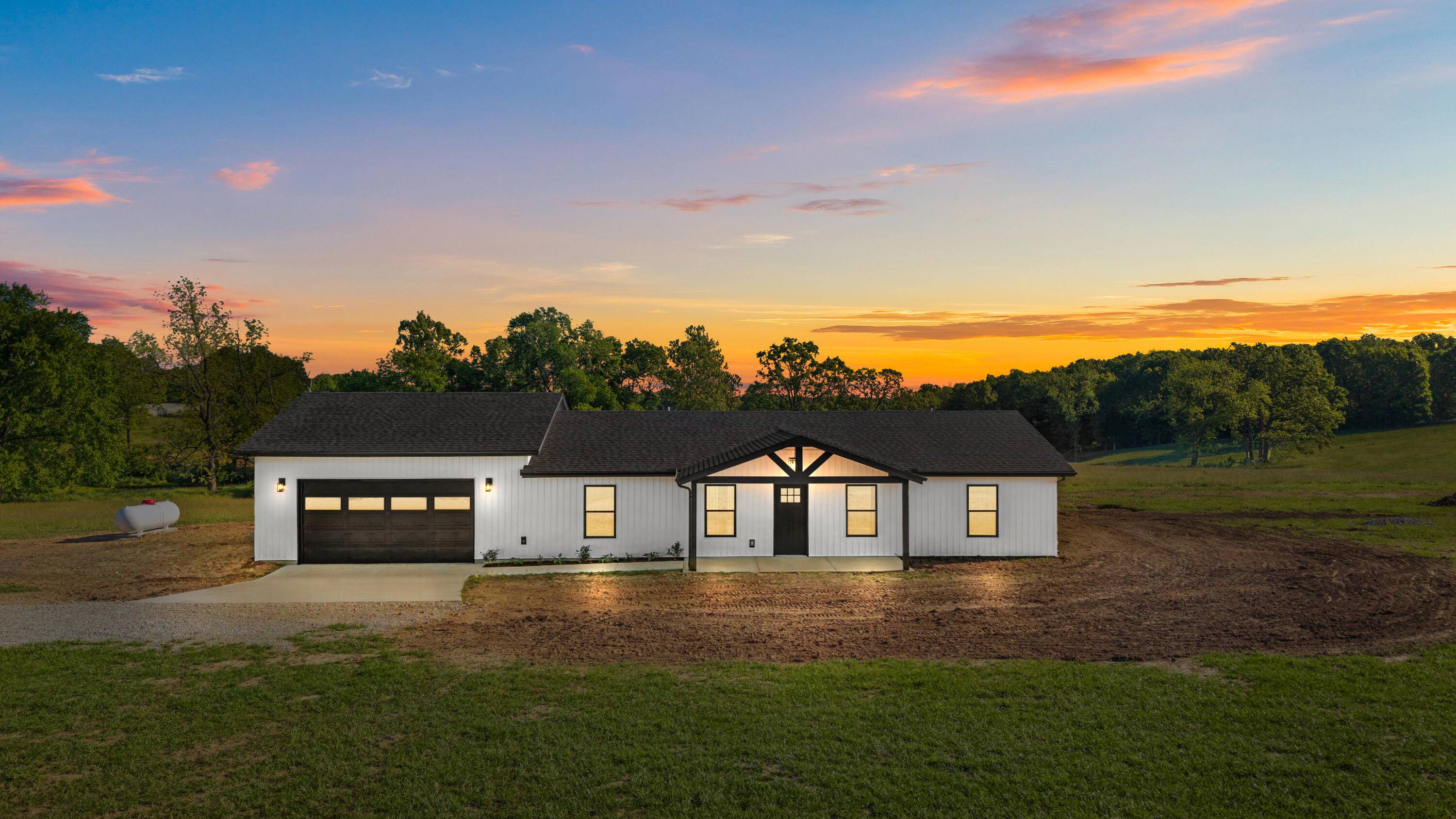 24672 Farm Road 2012, Crane, MO 65633