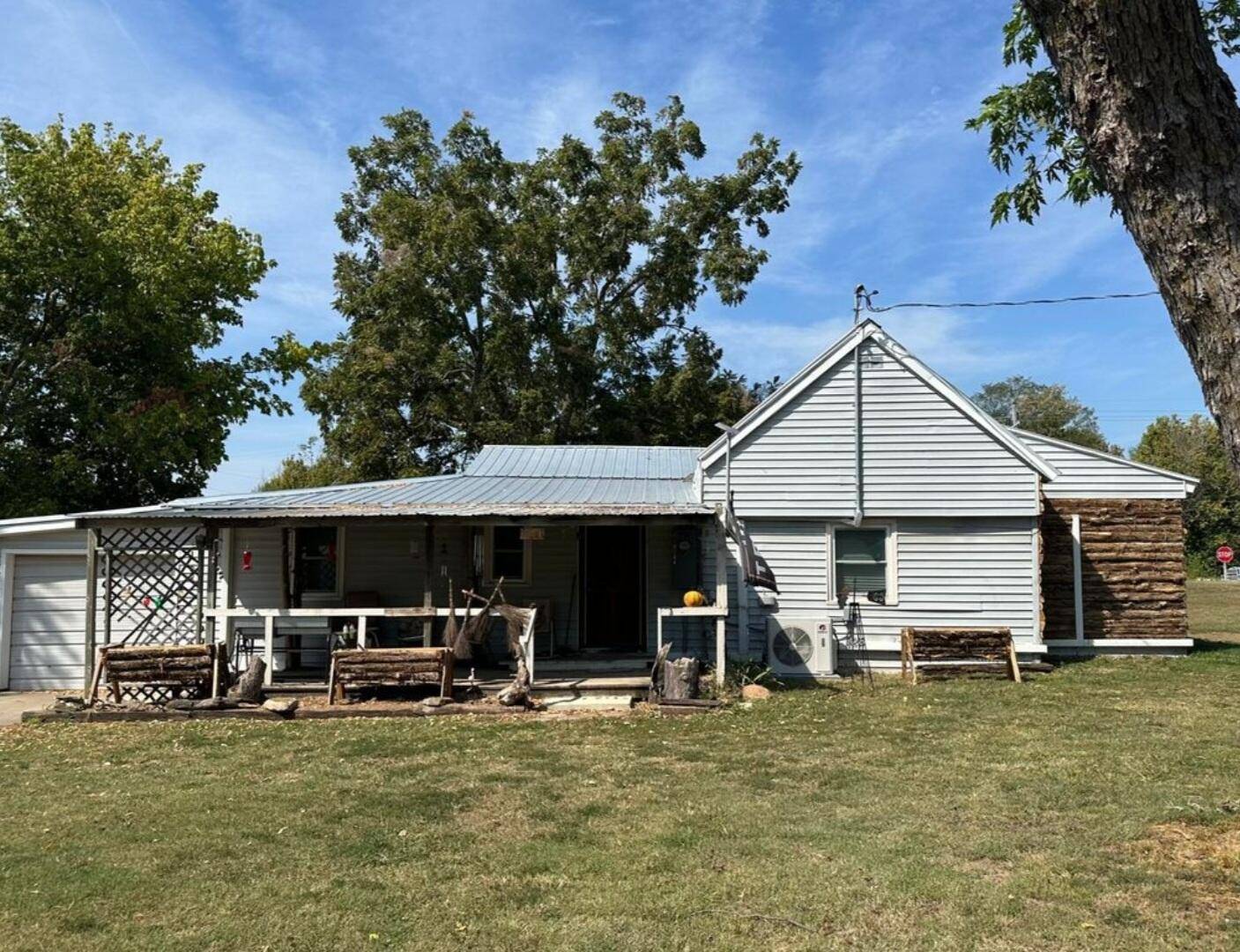 7 Box ST, Arcola, MO 65603