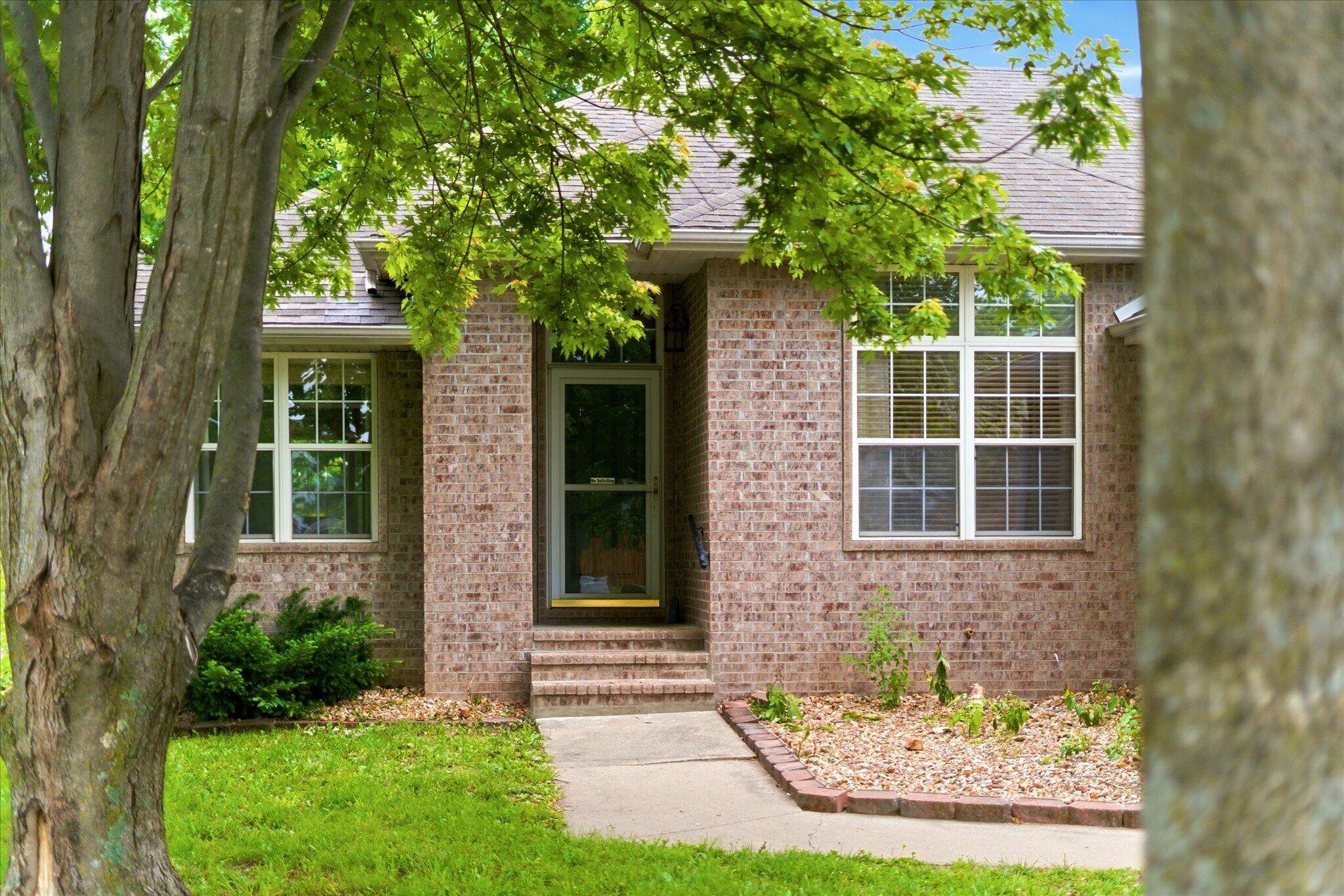 502 S Pepperhill DR, Nixa, MO 65714