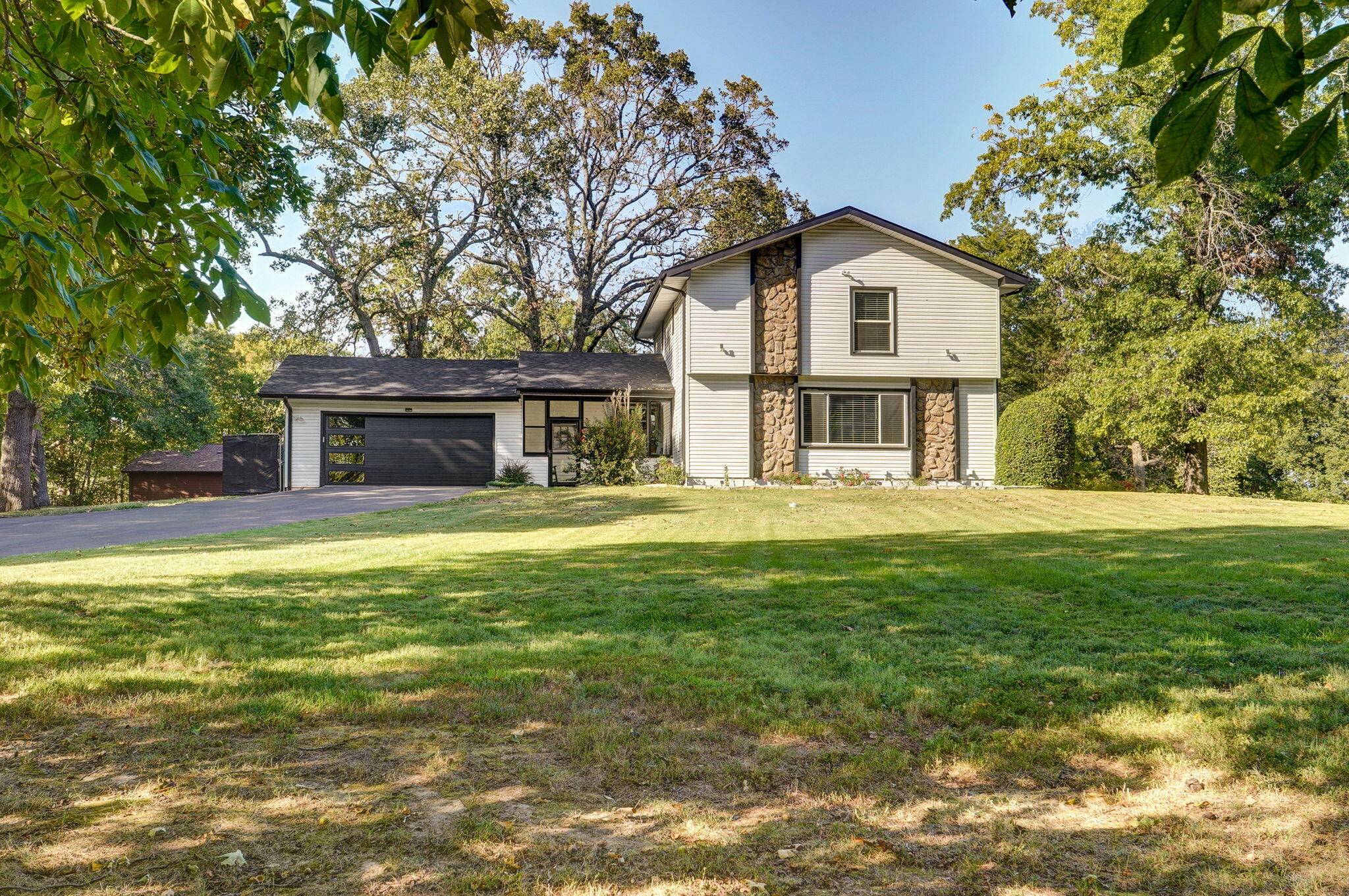 1511 E Groves DR, Ozark, MO 65721
