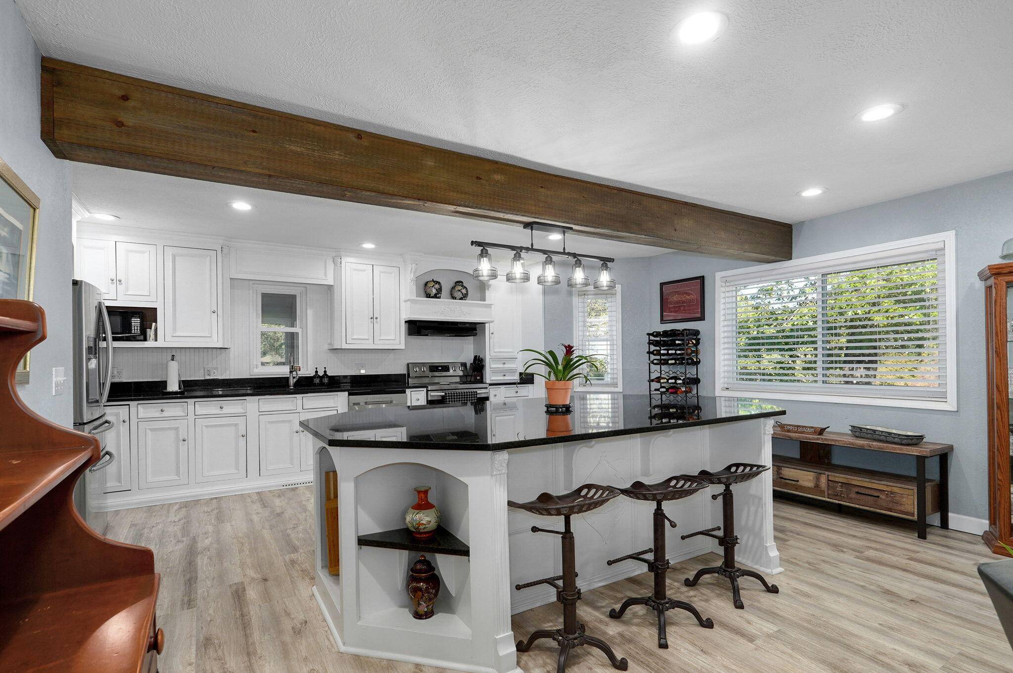 1511 E Groves DR, Ozark, MO 65721