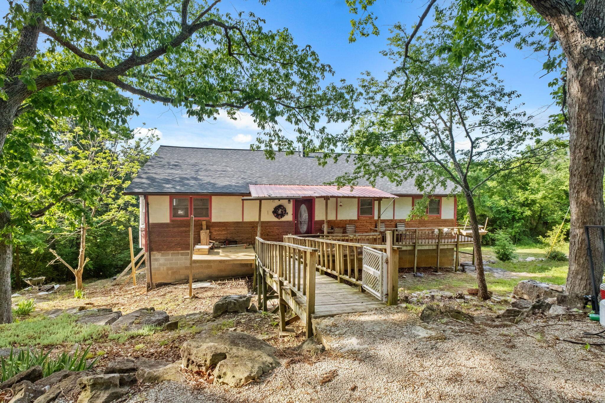 27466 Redbud LN, Eagle Rock, MO 65641