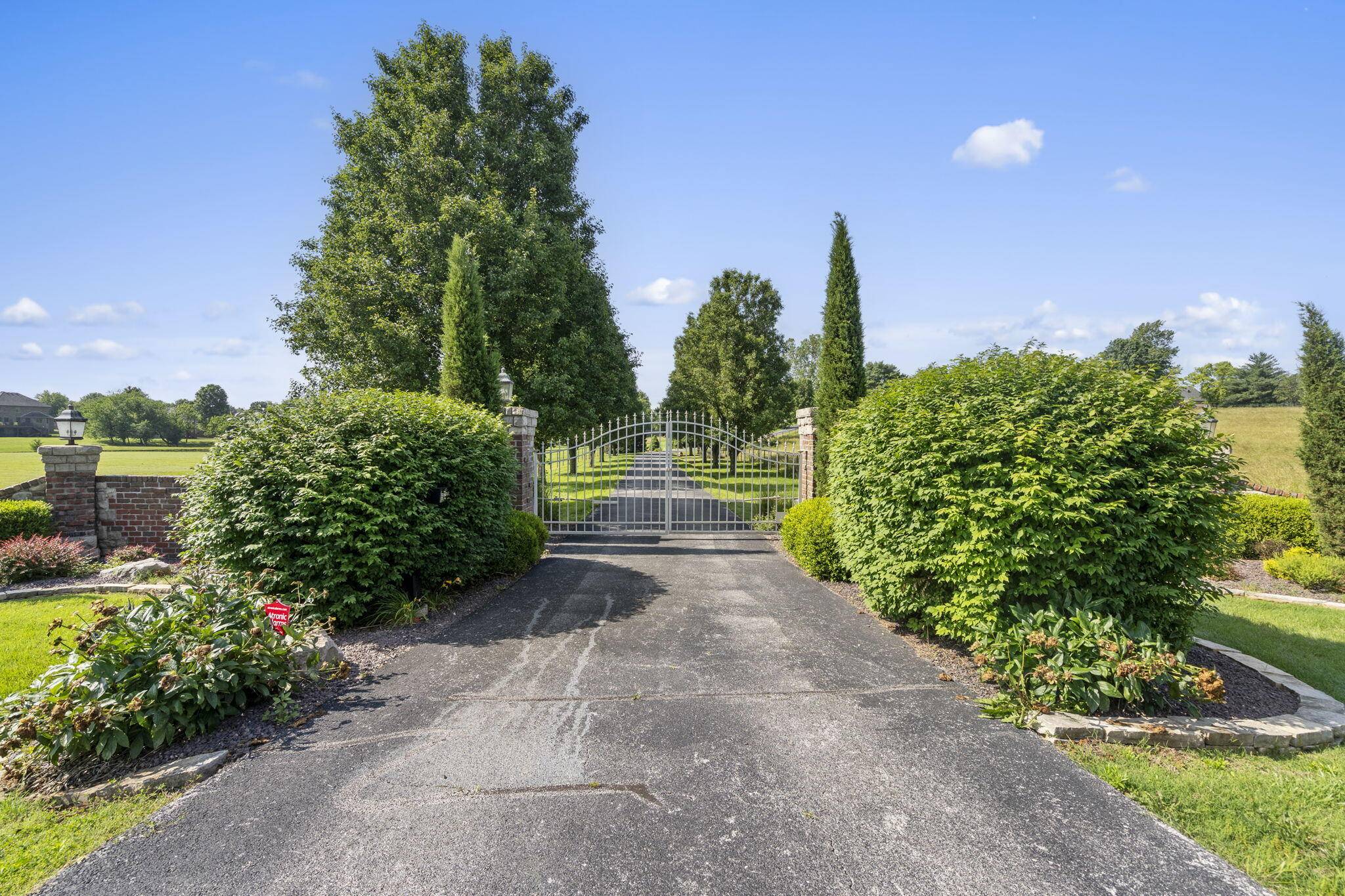 4156 E Division ST, Springfield, MO 65802