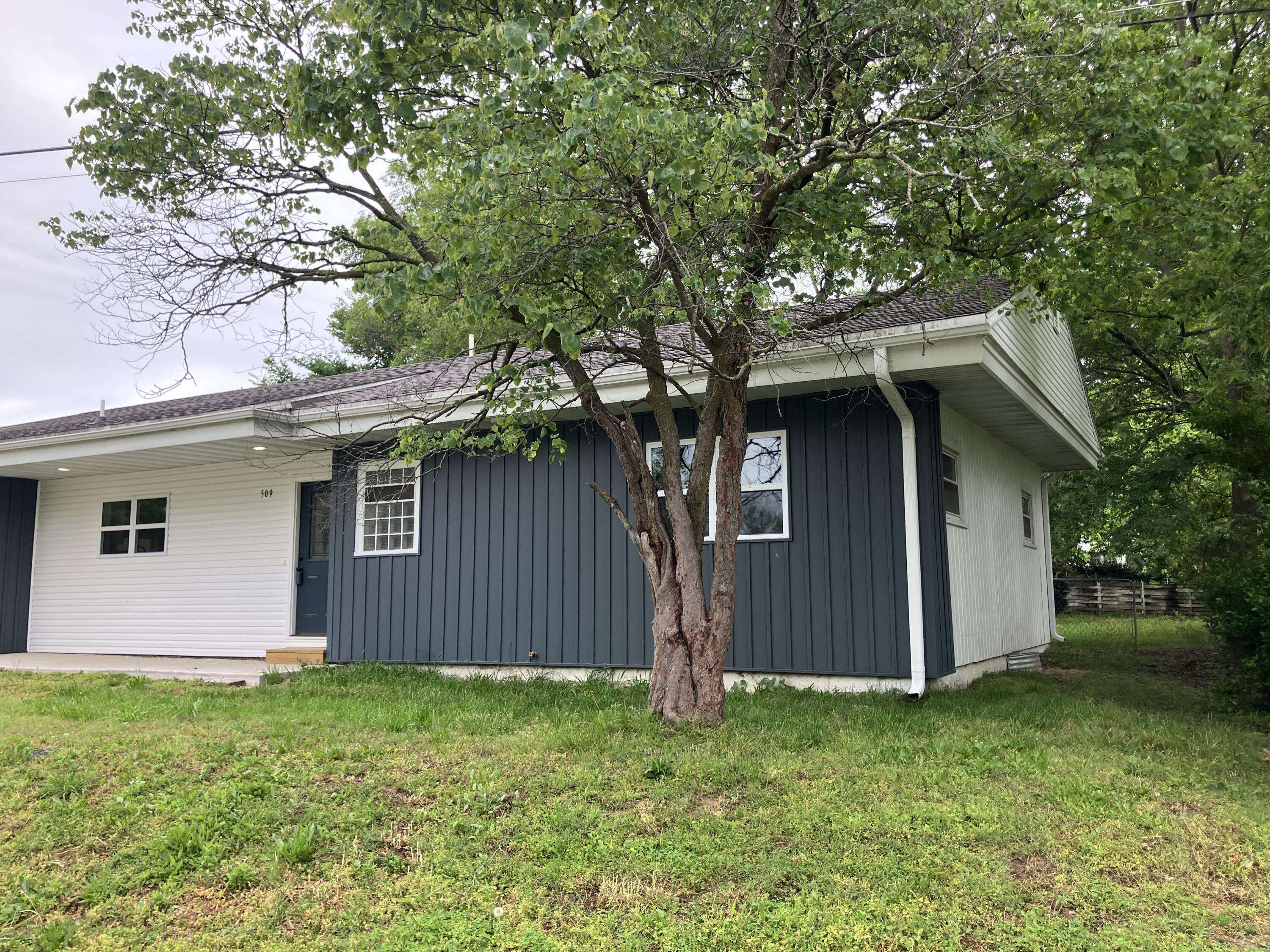 509 E Freeman ST, Bolivar, MO 65613