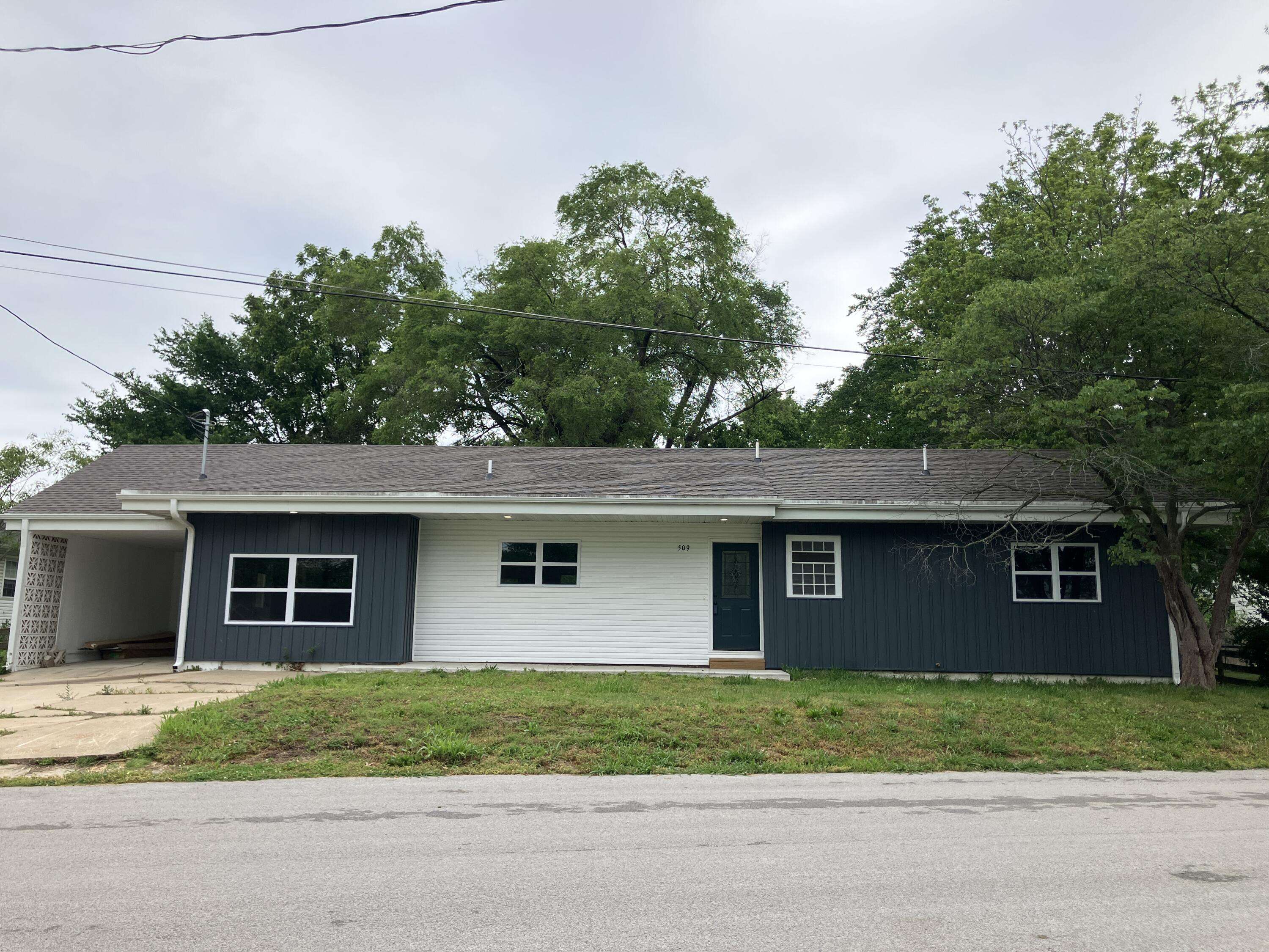 509 E Freeman ST, Bolivar, MO 65613