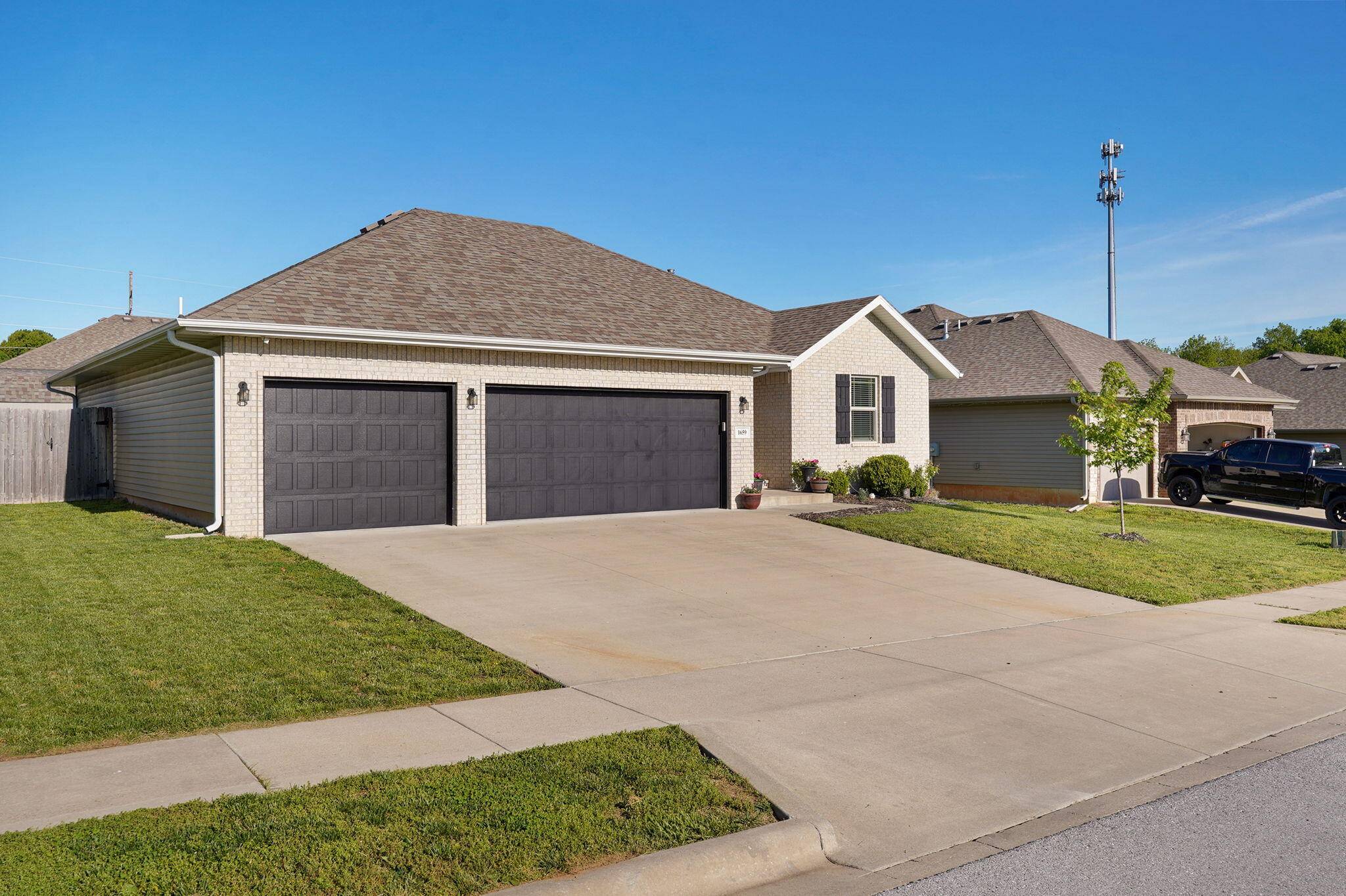 1659 N Kingfisher DR, Nixa, MO 65714