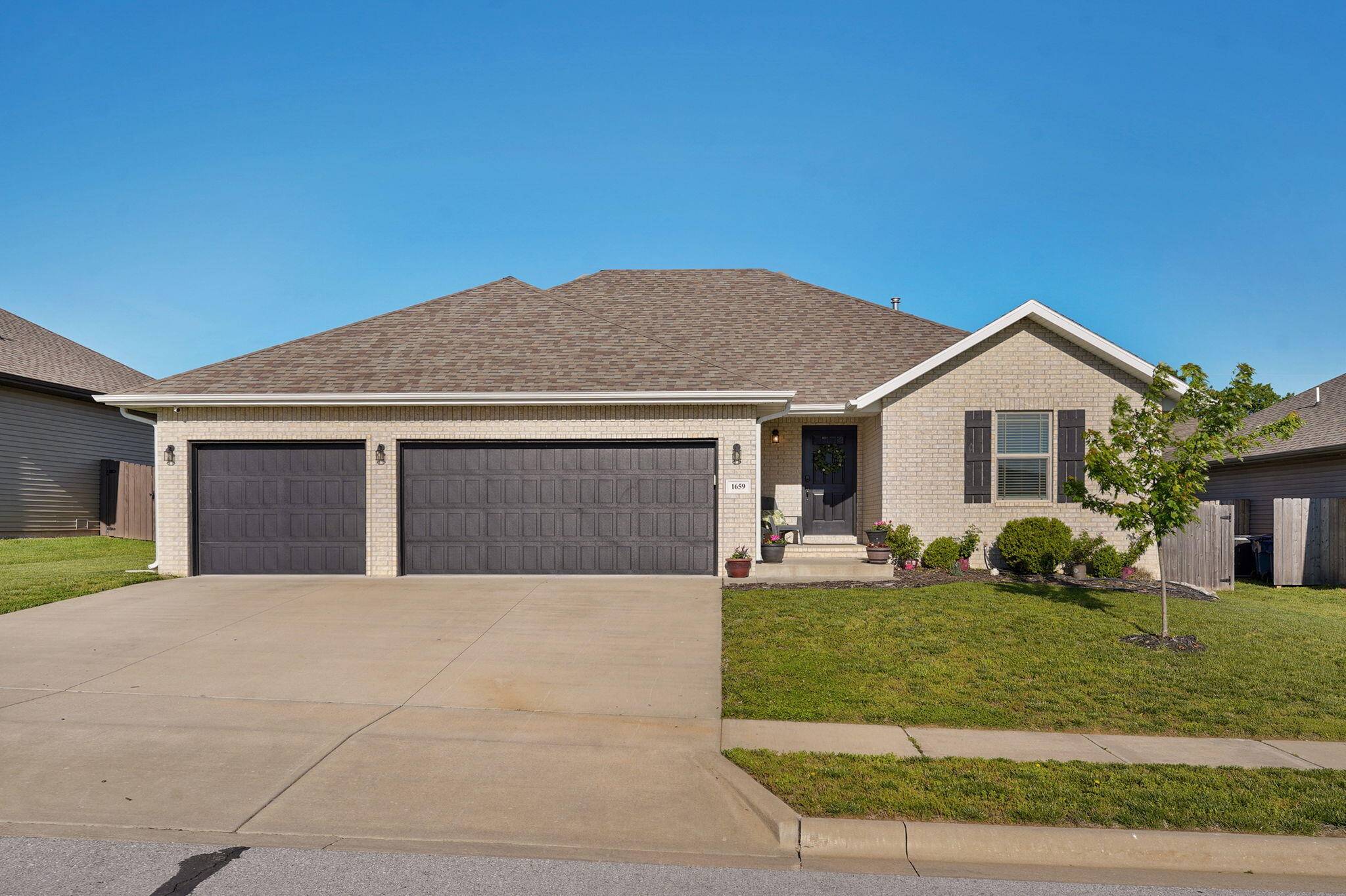 1659 N Kingfisher DR, Nixa, MO 65714
