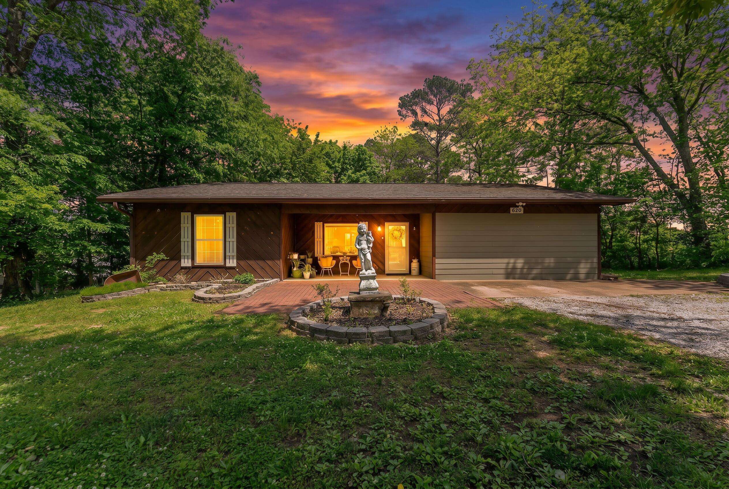 620 N 9th ST, Thayer, MO 65791