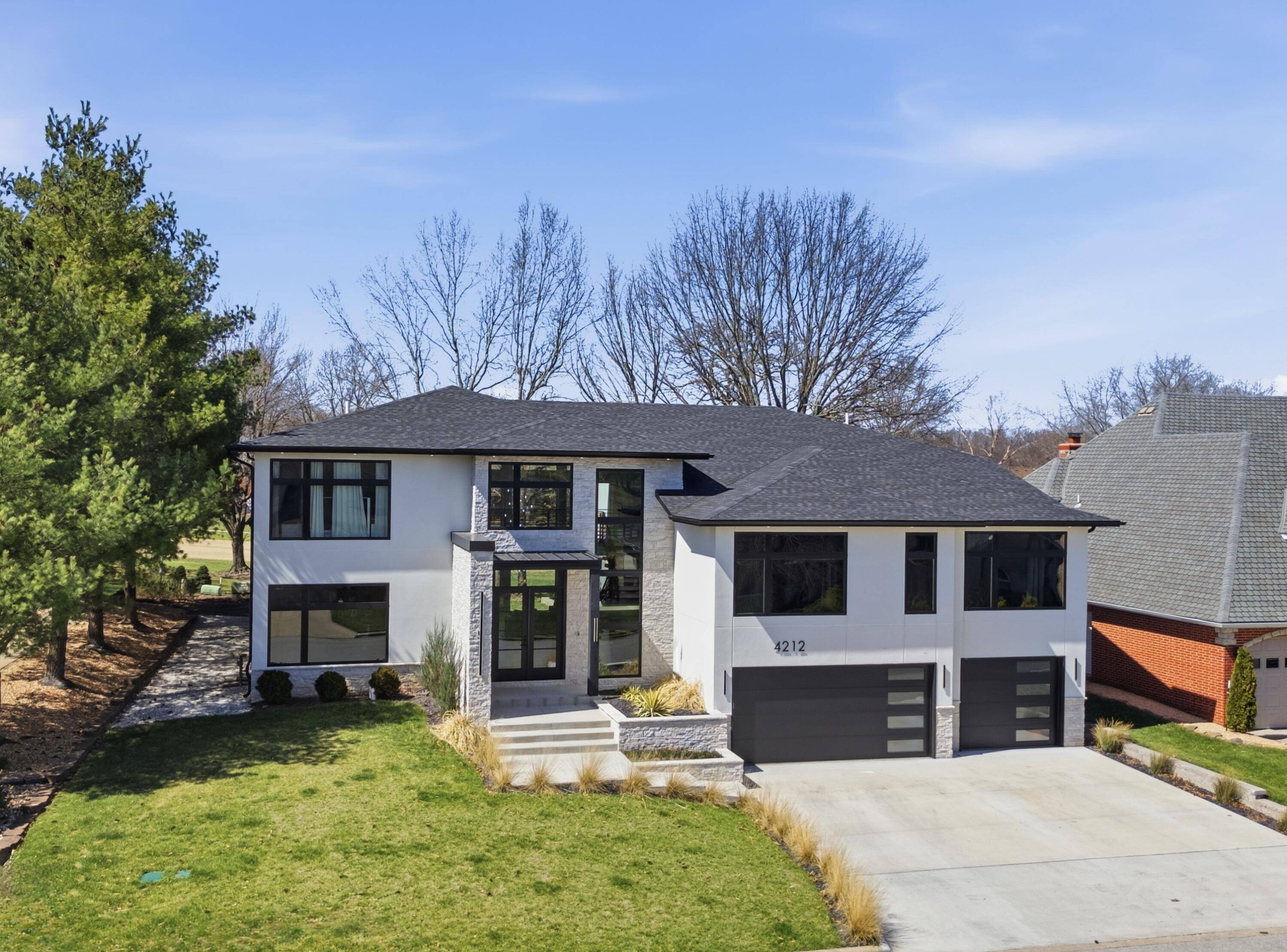 4212 Greenbriar DR, Nixa, MO 65714