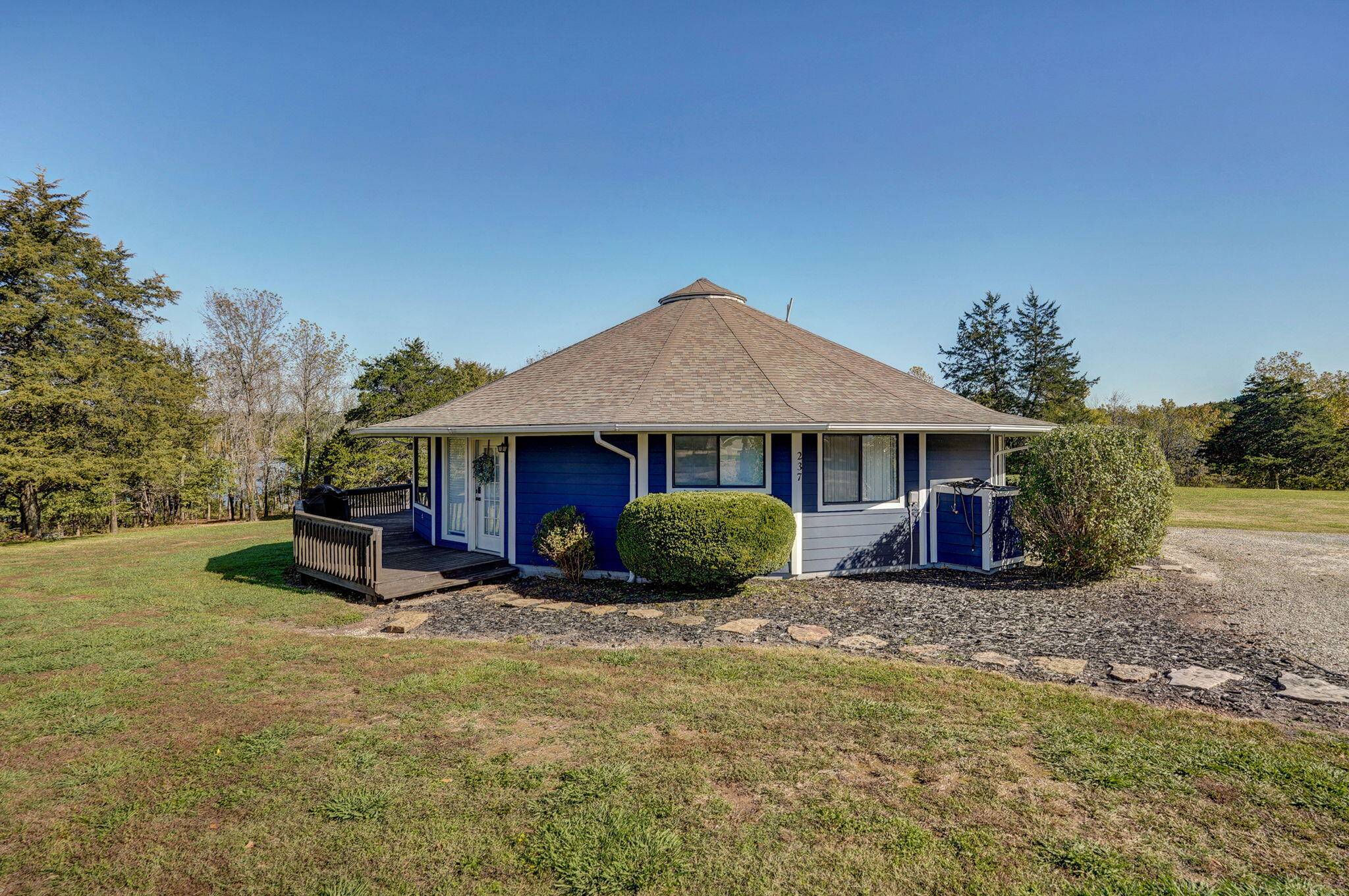 237 Daisy LN, Lampe, MO 65681