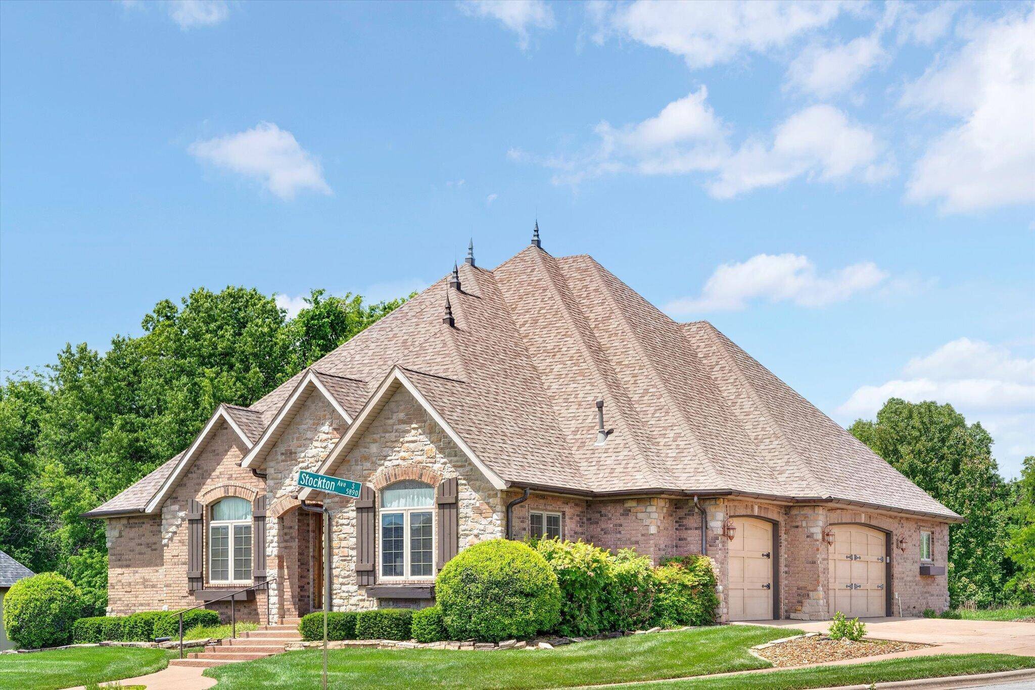 1369 E Anthony ST, Springfield, MO 65804
