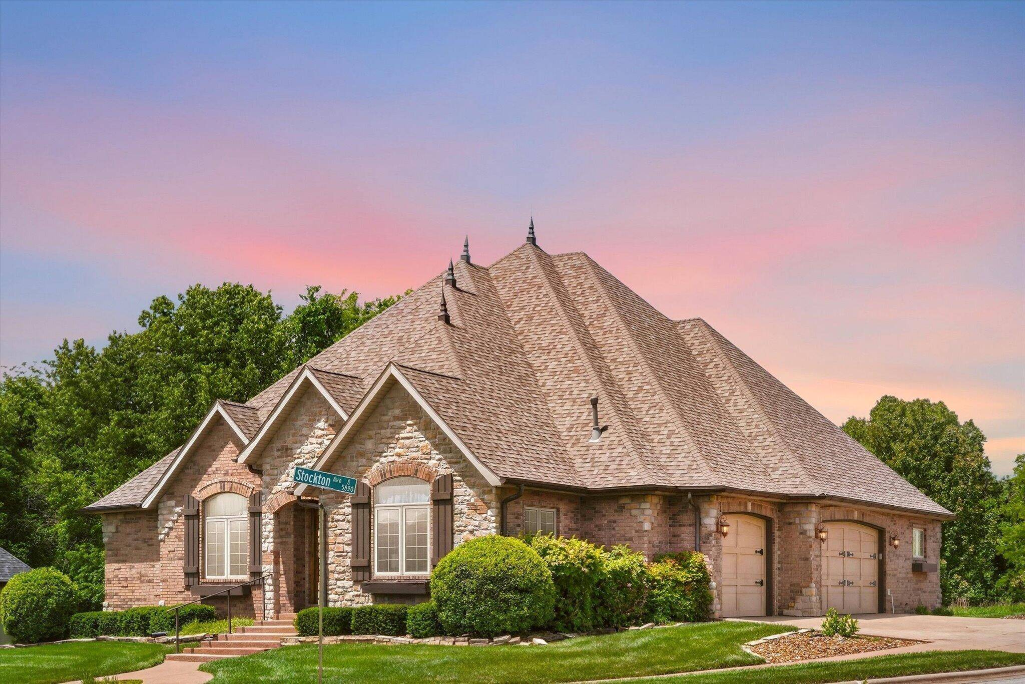 1369 E Anthony ST, Springfield, MO 65804
