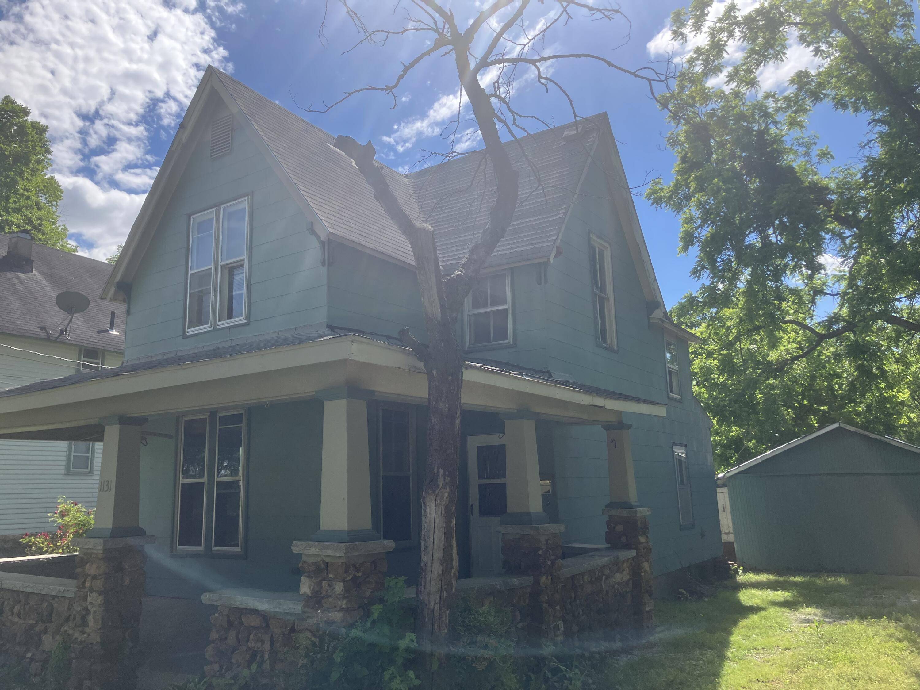 1131 Lyon ST, Carthage, MO 64836