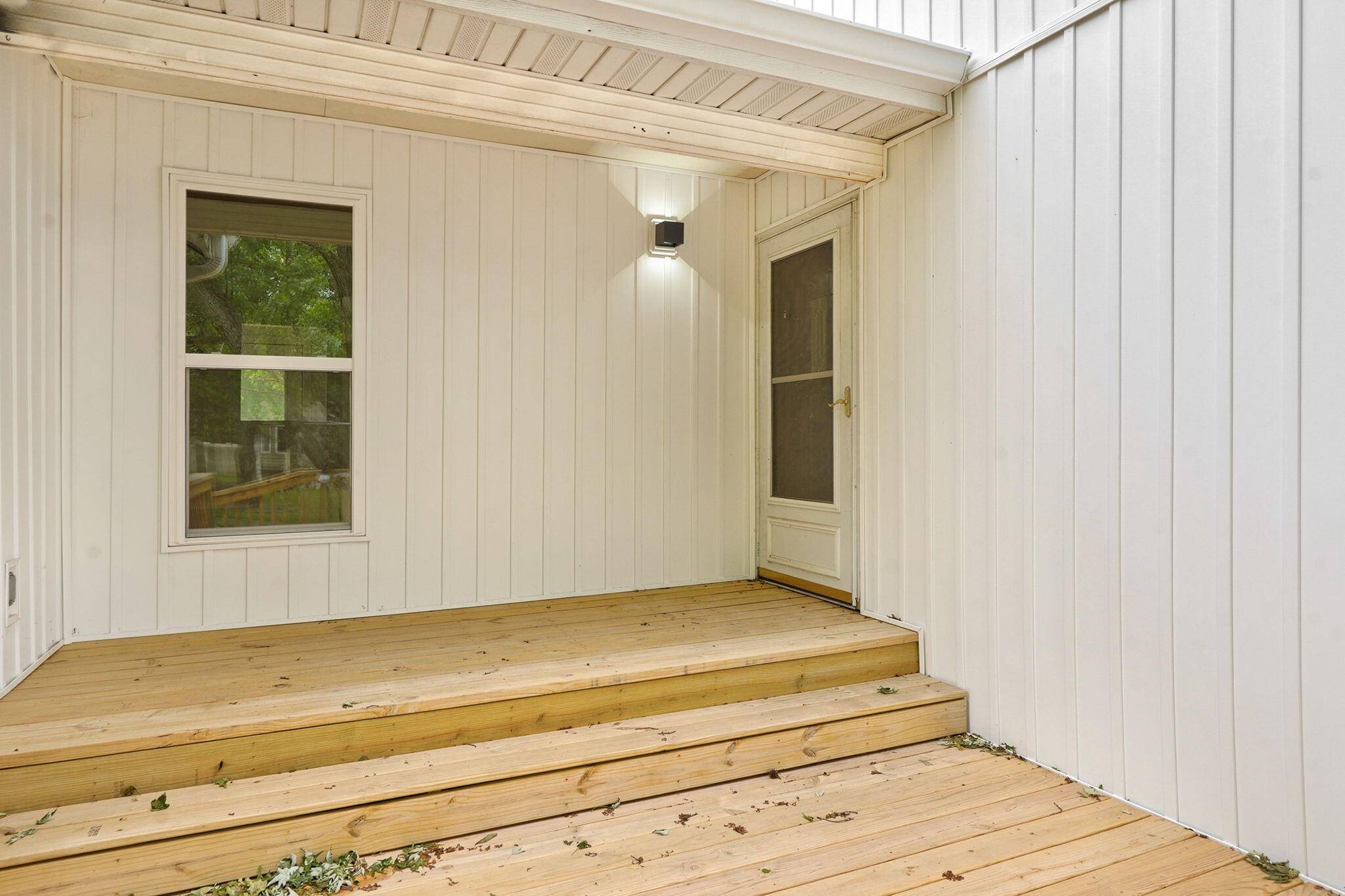 2021 E Lark ST, Springfield, MO 65804