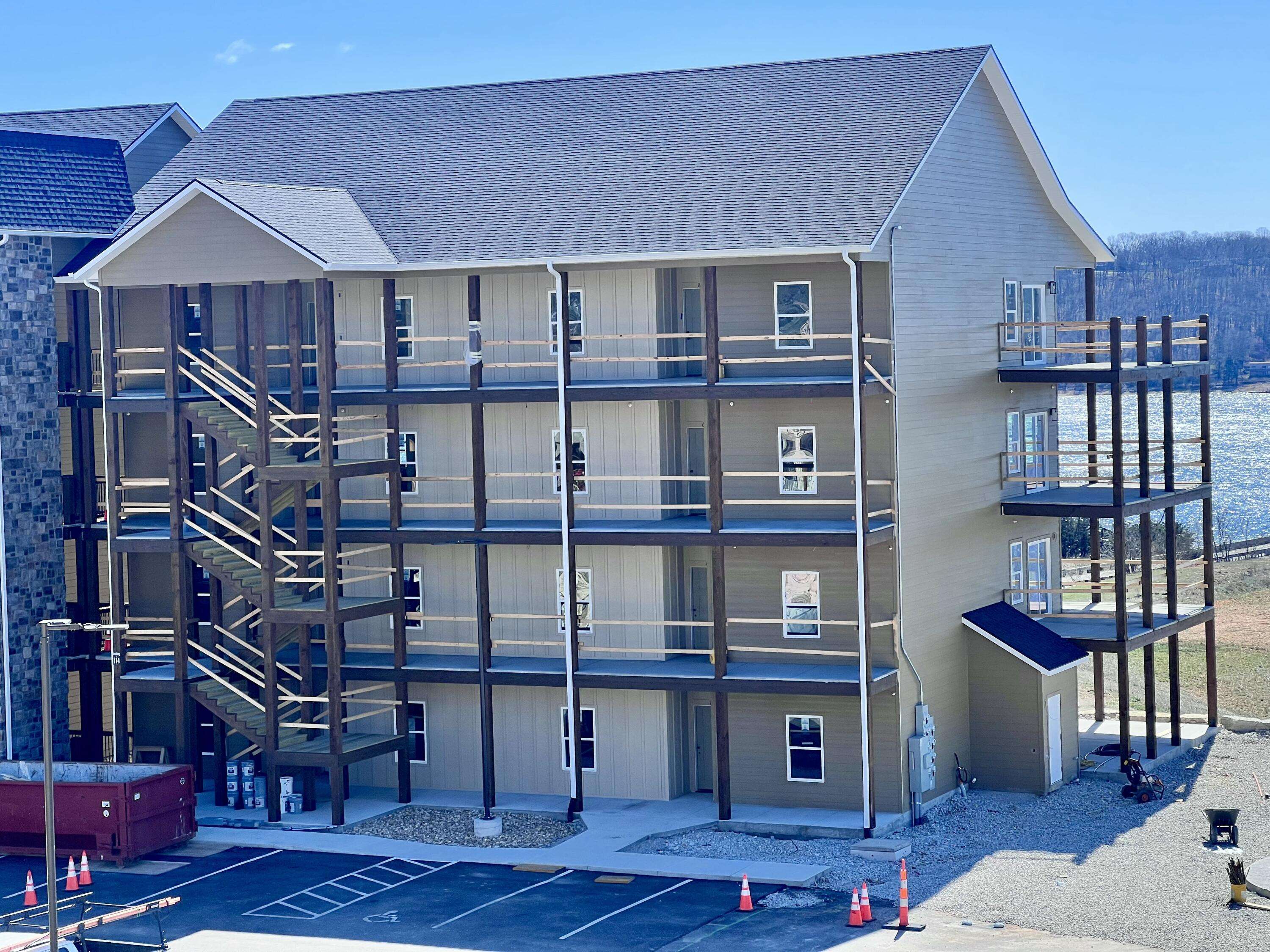 114 Bridgewater LOOP #1, Kimberling City, MO 65686