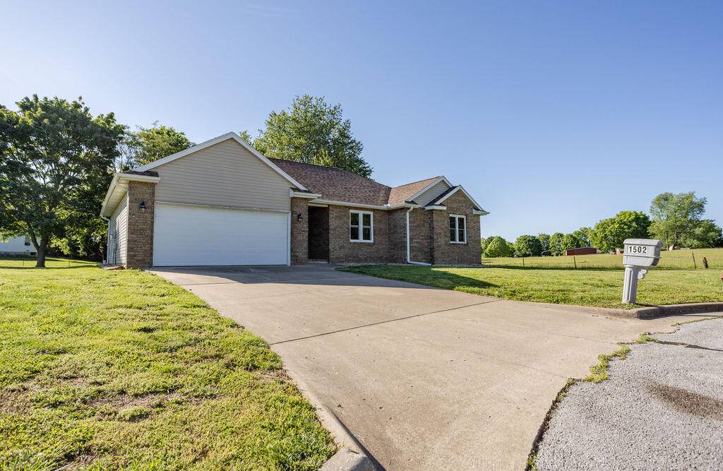 1502 S 17th AVE, Ozark, MO 65721