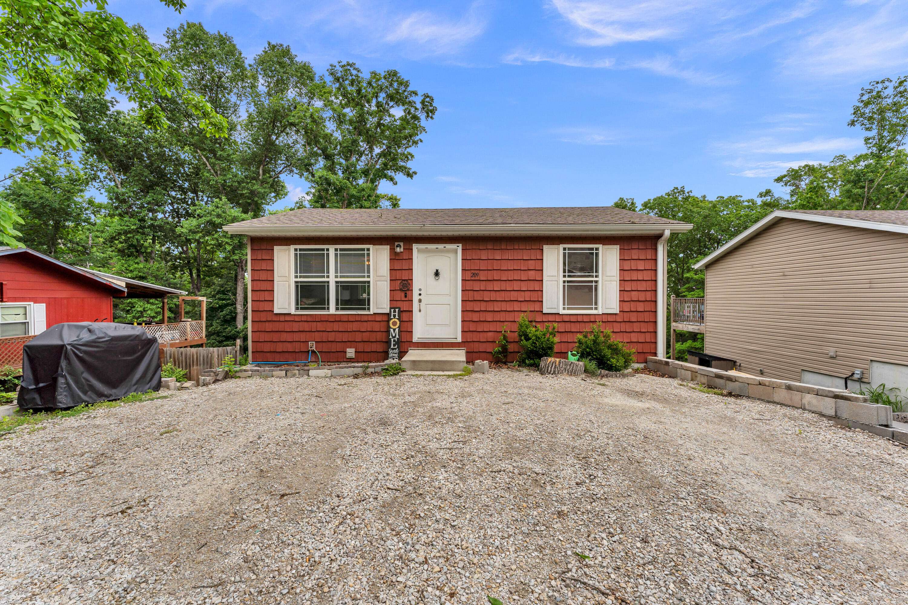 209 Blunk TER, Forsyth, MO 65653