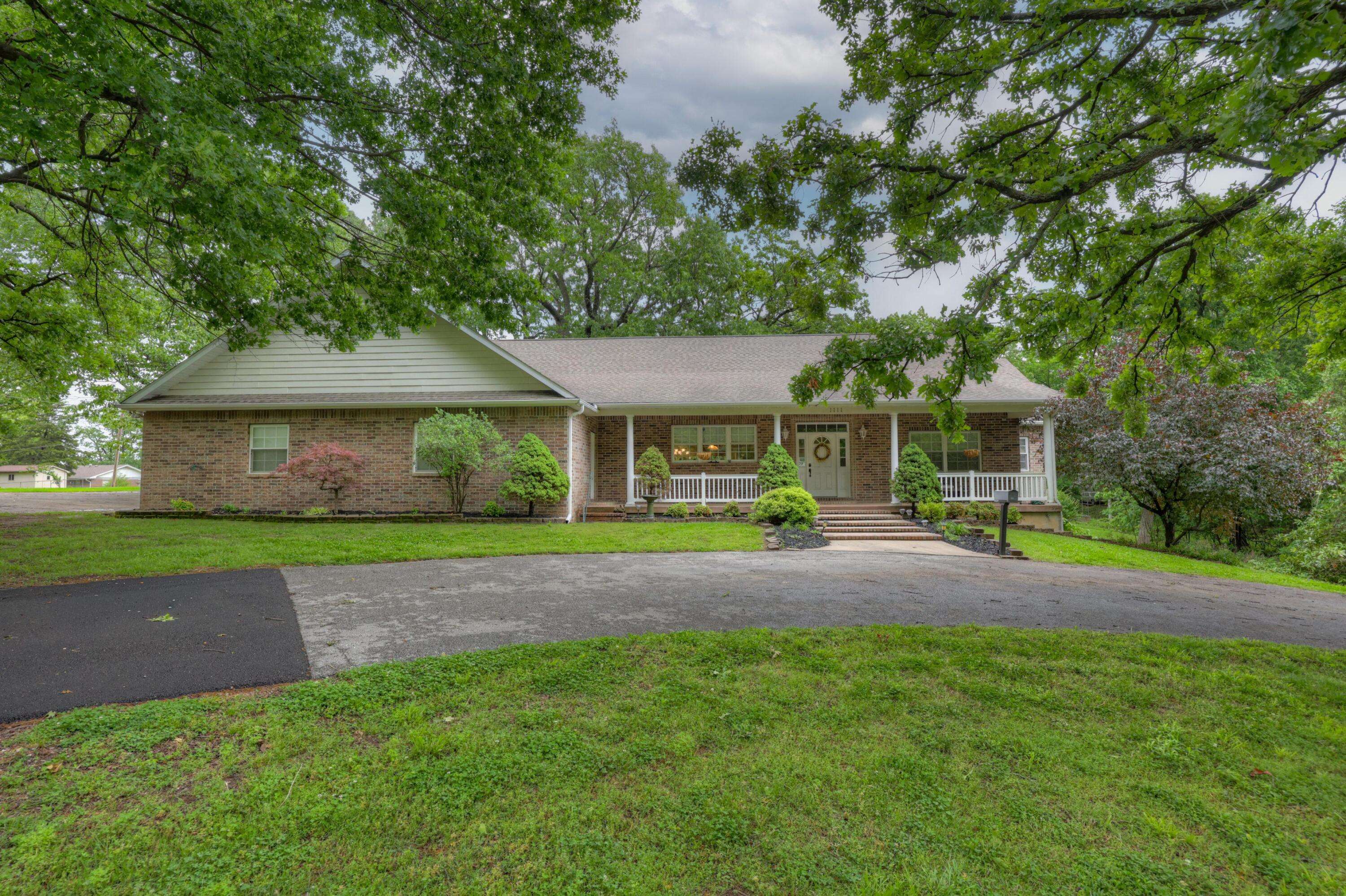 1111 Peterson Road, Neosho, MO 64850