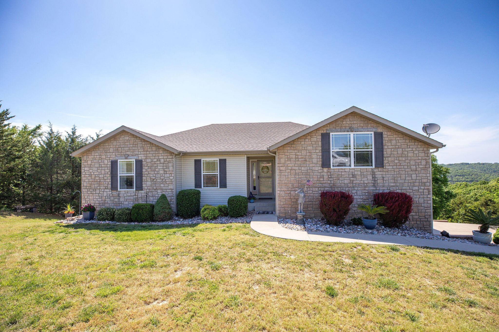 139 Wolf TRL, Hollister, MO 65672