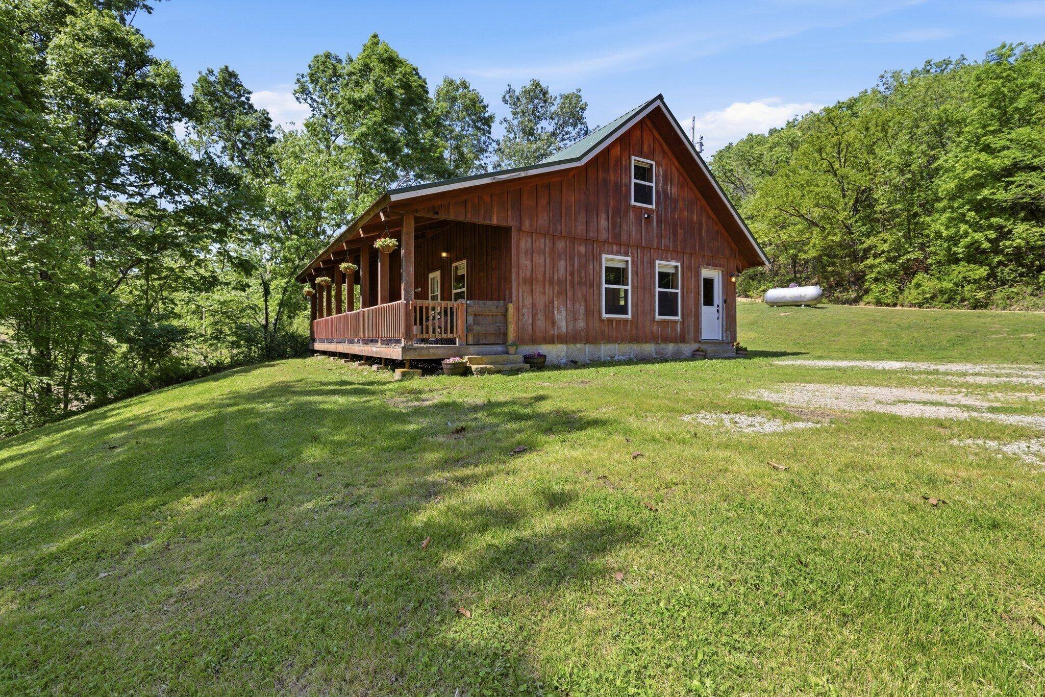 9004 Timber DR, Mountain Grove, MO 65711