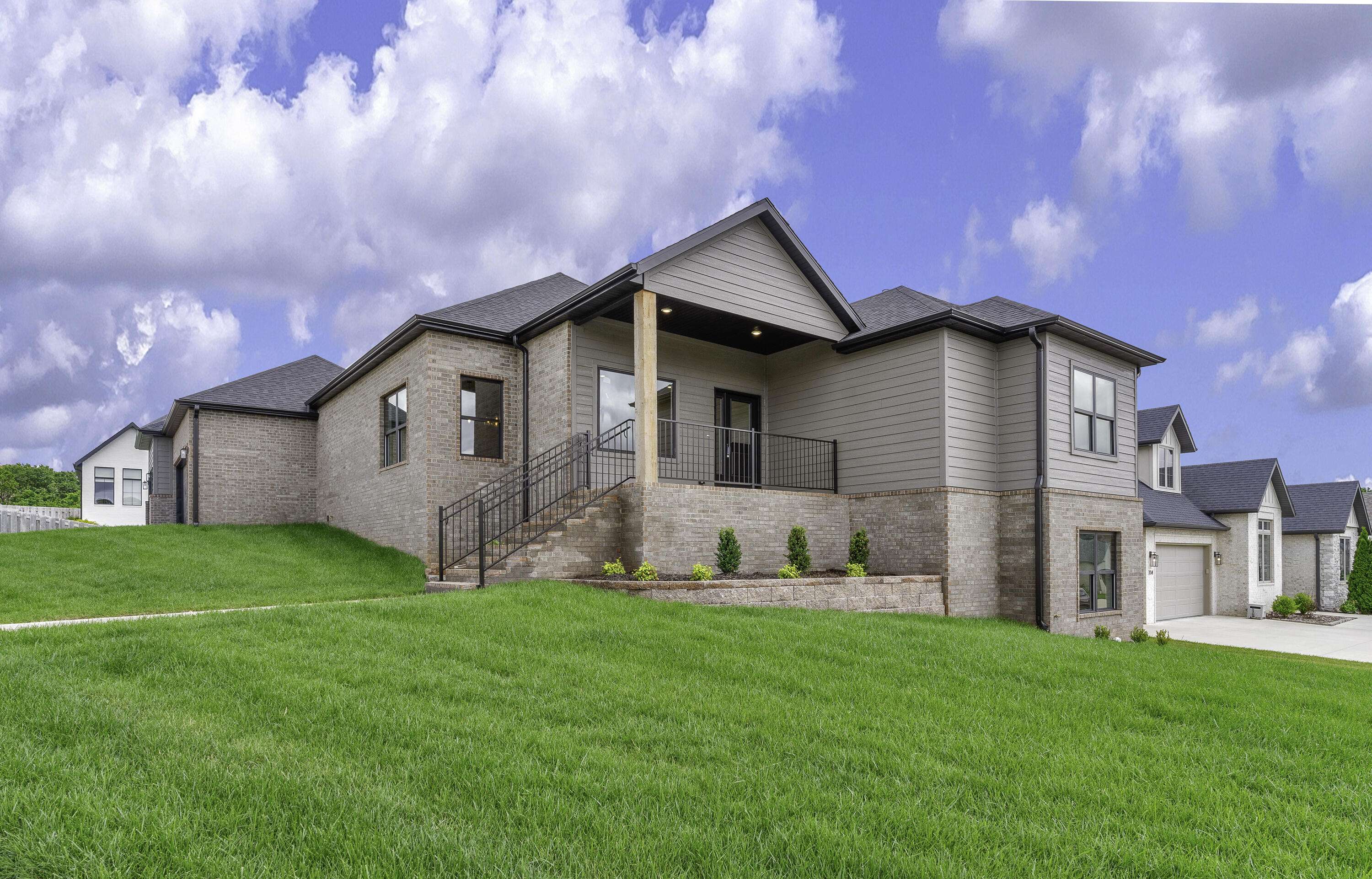 702 S Thornridge DR, Springfield, MO 65809