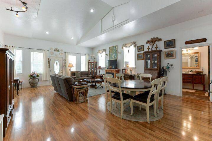 293 Dora LN, Hollister, MO 65672