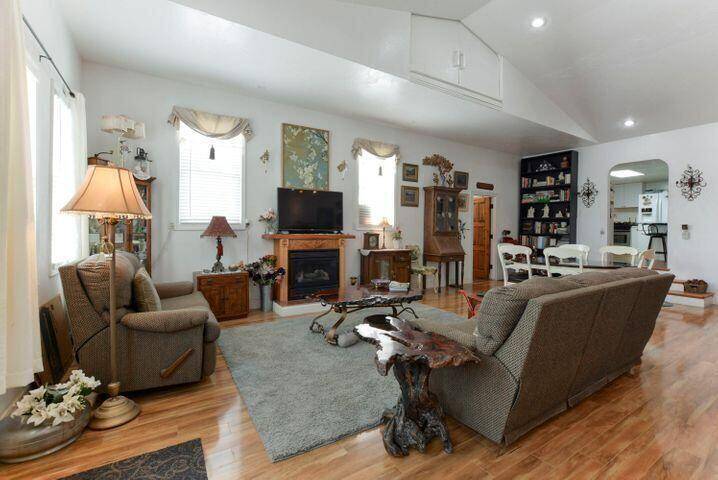293 Dora LN, Hollister, MO 65672